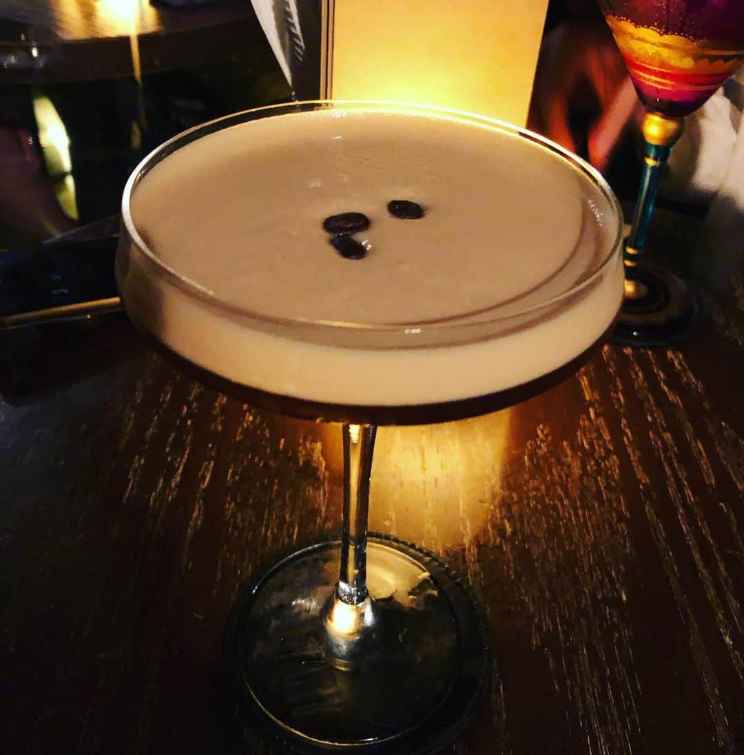 Liaさんのインスタグラム写真 - (LiaInstagram)「久々にバーへ💕🍸My favorite place🥂 #quinary #cocktail #カクテル #香港 #お気に入り」7月1日 1時56分 - lia_vocalist