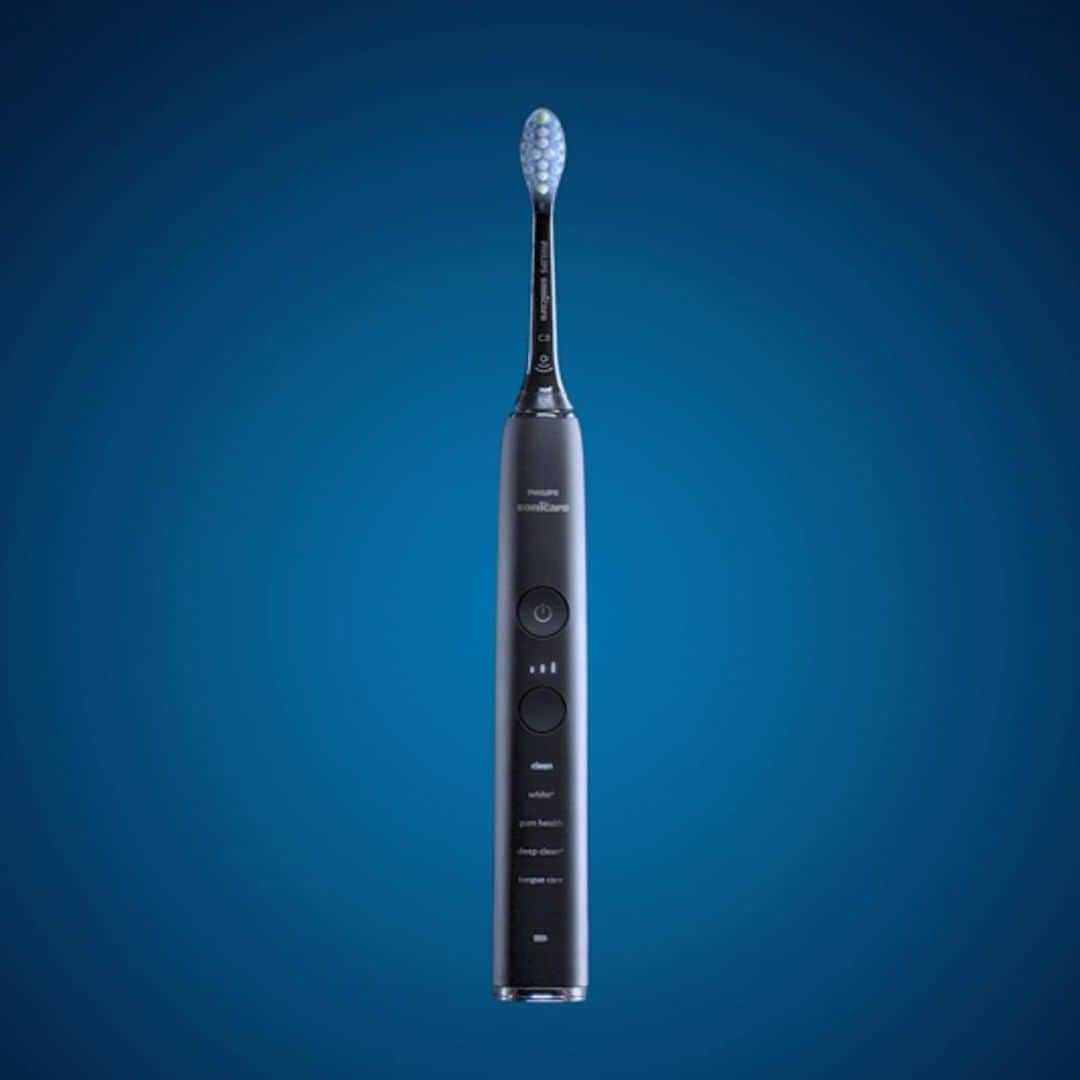 Philips Sonicareのインスタグラム：「No need to perfect your technique with our precision balanced, individually tuned toothbrushes. #PhilipsSonicare is designed to smoothly glide along the gum line for an effective and gentle clean so that you always get it right.」