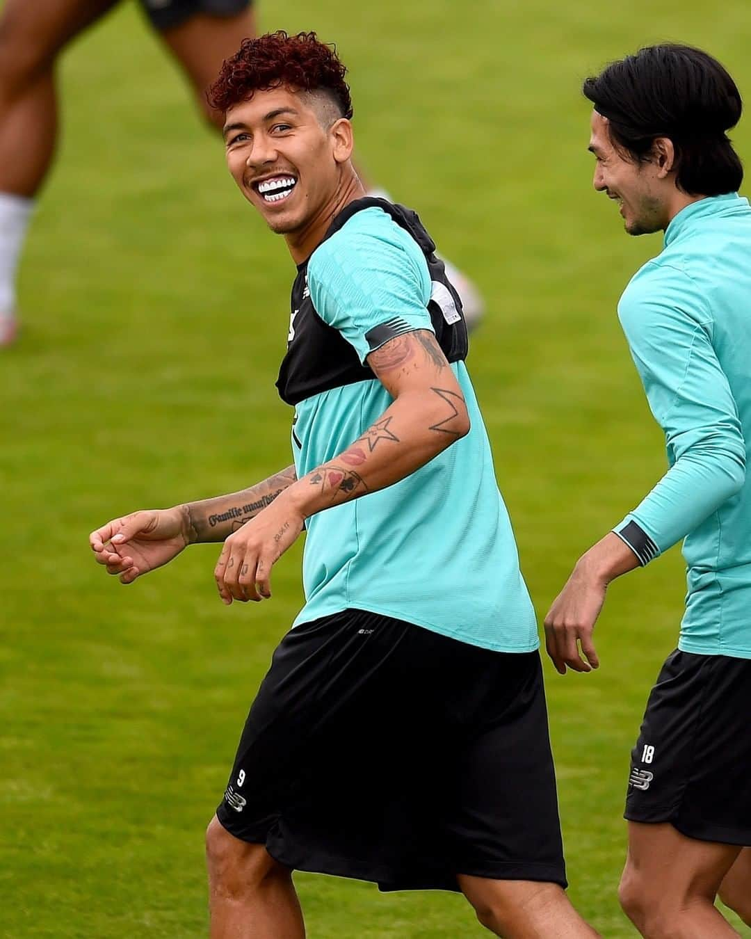 リヴァプールFCさんのインスタグラム写真 - (リヴァプールFCInstagram)「Evening, Bobby 👋😄 #LFC #LiverpoolFC #Training」7月1日 2時00分 - liverpoolfc