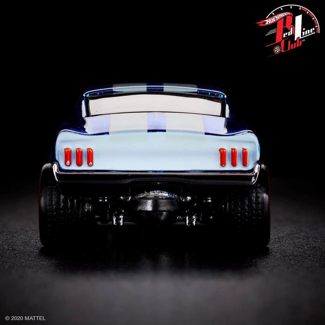 Hot Wheelsさんのインスタグラム写真 - (Hot WheelsInstagram)「Nothing like a #HotWheels 16 upgrade! 🔥 This Otto blue custom Mustang is available now, exclusively for Red Line Club members.」7月1日 2時06分 - hotwheelsofficial