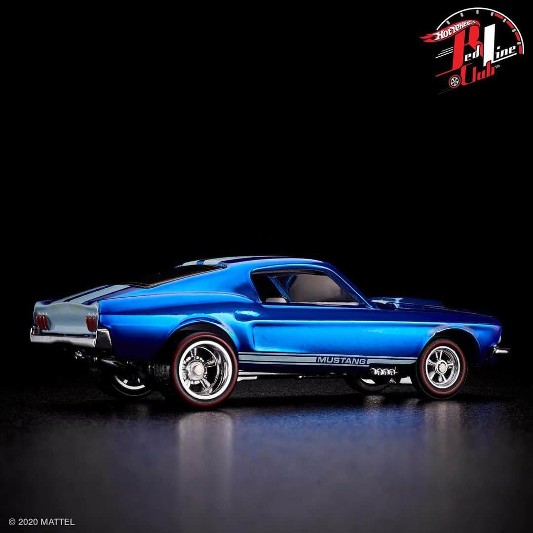 Hot Wheelsさんのインスタグラム写真 - (Hot WheelsInstagram)「Nothing like a #HotWheels 16 upgrade! 🔥 This Otto blue custom Mustang is available now, exclusively for Red Line Club members.」7月1日 2時06分 - hotwheelsofficial