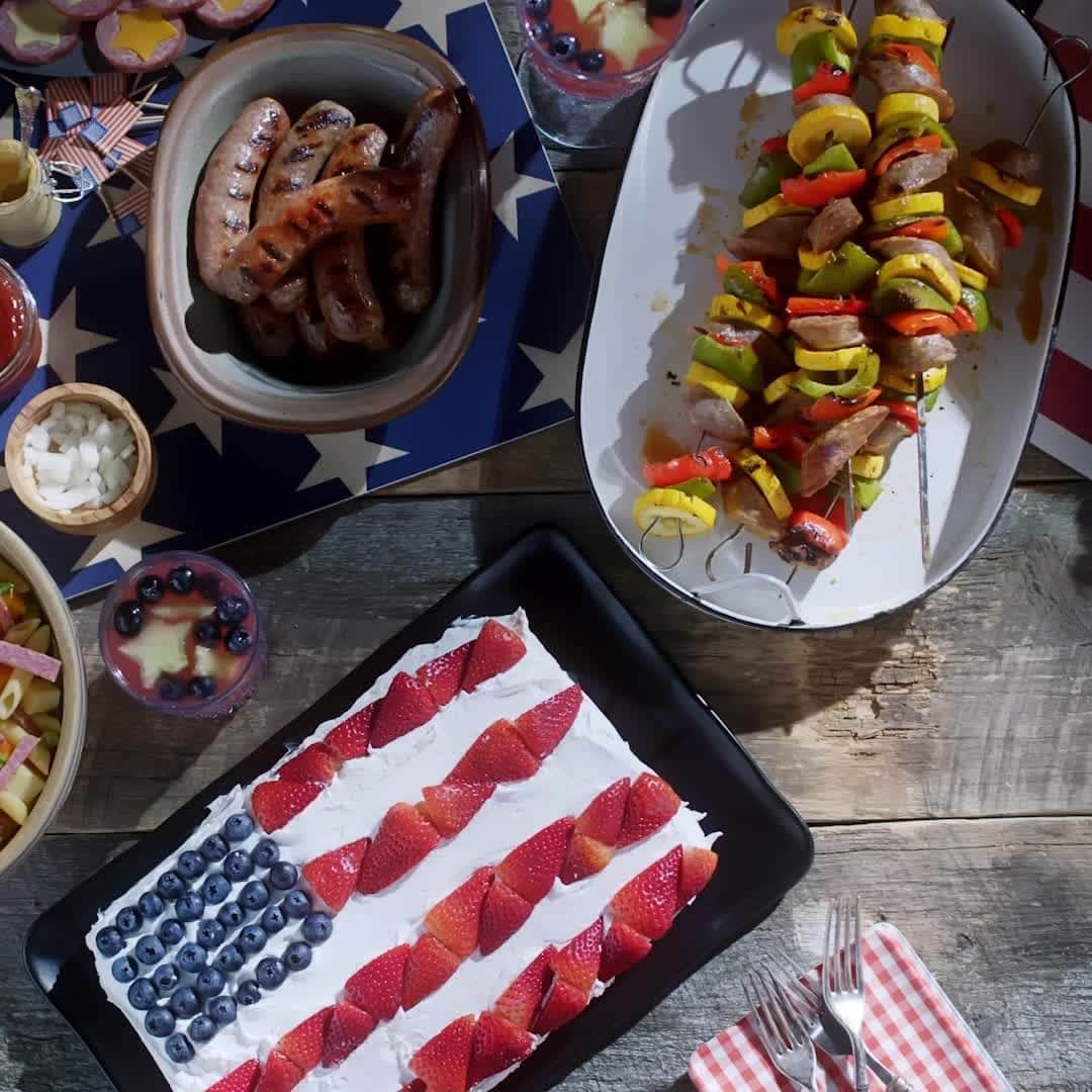 ジョンソンヴィルのインスタグラム：「Grill up the good vibes this #4thofJuly with our crowd-pleasing menu of appetizers, sides, and favorite sausage recipes! #YouCantSpellSausageWithoutUSA  Link to recipe ideas in #bio. #FourthOfJuly #IndependenceDay #grilling」