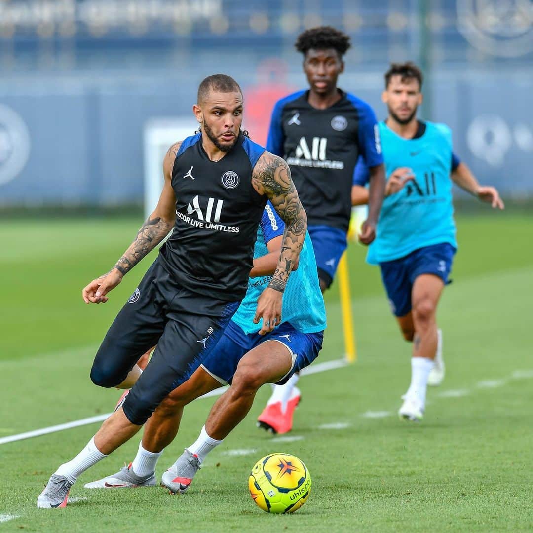 ライヴィン・クルザワさんのインスタグラム写真 - (ライヴィン・クルザワInstagram)「🔥Très fier d’être là !  @psg #focus」7月1日 2時29分 - kurzawa