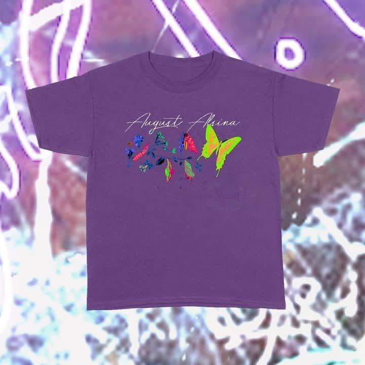 August Alsinaのインスタグラム：「#stateofEMERGEncy merch available now‼️🐛🦋 link in the bio」