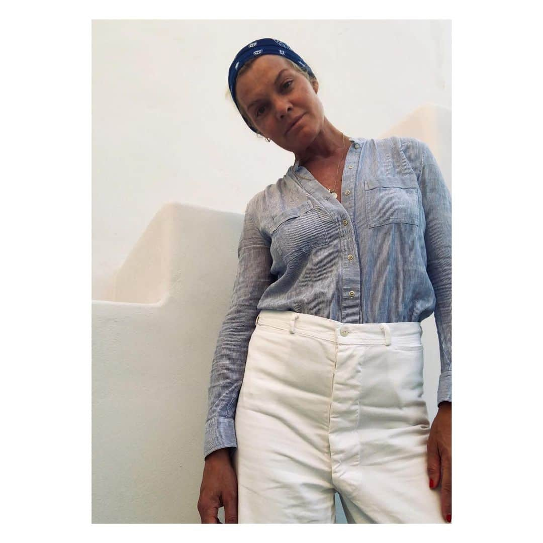 リカさんのインスタグラム写真 - (リカInstagram)「Summer Favorites 💙#holidaywardrobe #Travellight #whitepants #stripeshirts  If you like pants They arrive  July from our Atelier Italy .」7月1日 2時49分 - rikastudios_