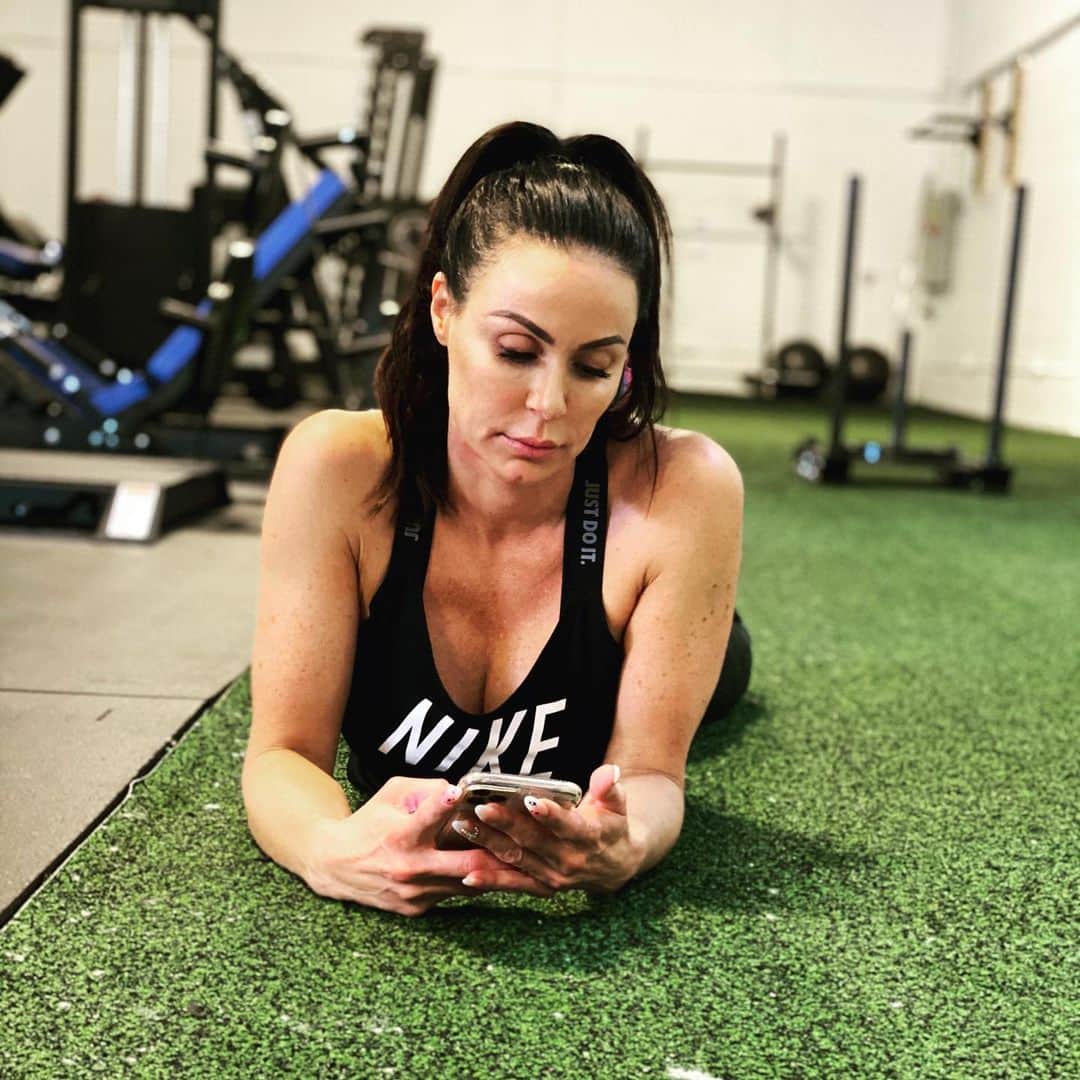 Kendra Lustさんのインスタグラム写真 - (Kendra LustInstagram)「#TuesdayVibes #jsonmyfeet #Detroit 1 of kind done by @plexcustomz #gymtime #feltcutemightdeletelater」7月1日 2時55分 - kendralust