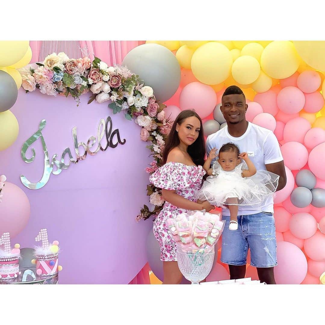 ジョン・コルドバのインスタグラム：「Feliz cumpleaños mis amores gracias por cada momento vivido la amo mucho ❤️❤️🎂🎂」