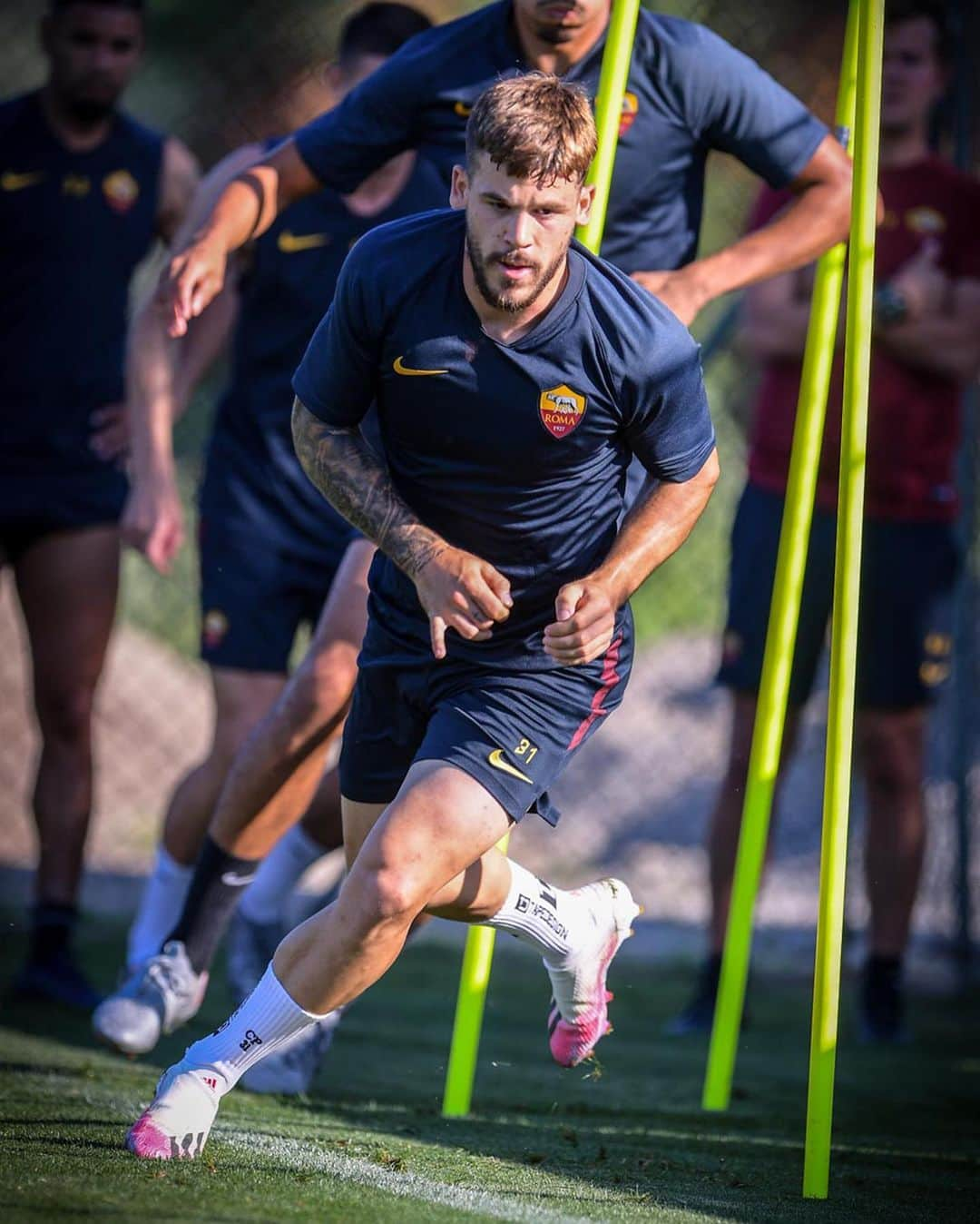 ASローマさんのインスタグラム写真 - (ASローマInstagram)「🟨🏃‍♂️⚡️🏃‍♂️⚡️🏃‍♂️🟥 #ASRoma」7月1日 3時23分 - officialasroma