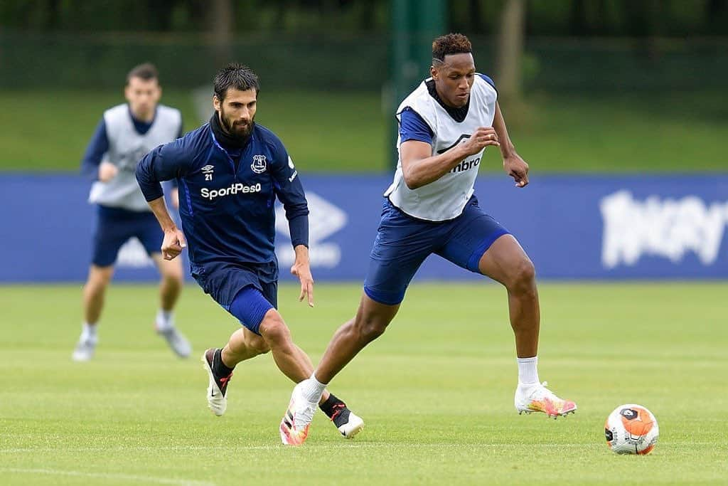 アンドレ・ゴメスのインスタグラム：「Run @yerrymina, run 🤪」