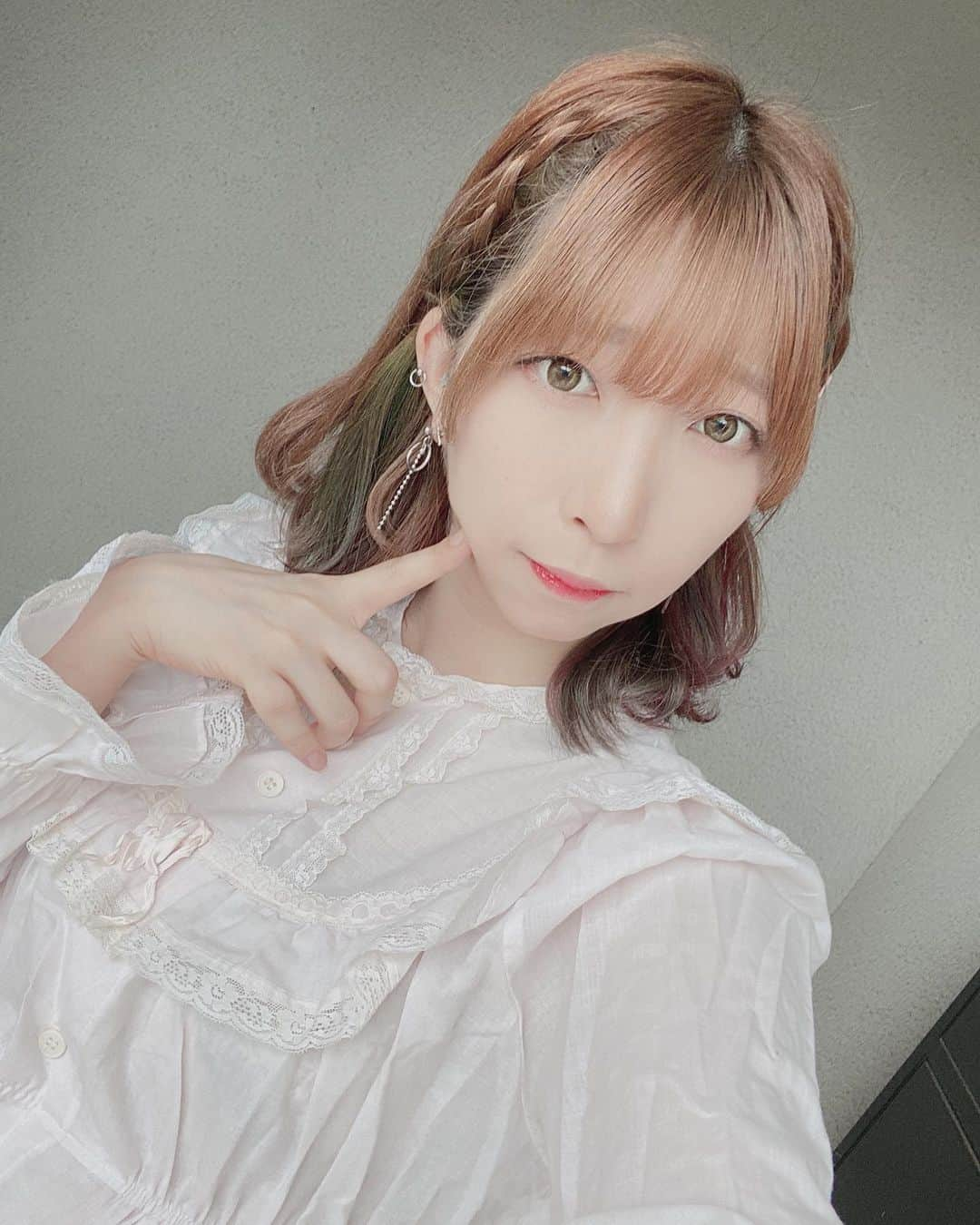 佐藤梨菜さんのインスタグラム写真 - (佐藤梨菜Instagram)「甘め佐藤はいかがですか？  #FEAM #idol #아이돌 #甘めコーデ #いいね #コメント #待ってる #좋아요 #좋아요환영 #팔로우미　#셀카 #셀카샷」7月1日 3時26分 - _ri7_s2