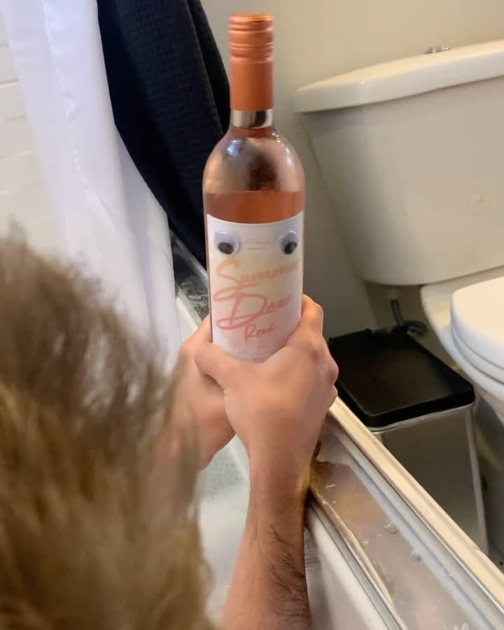 All Time Lowのインスタグラム：「Get it because like Jack and Rose, but like Rosé. And Jack’s name is Jack. Anyways…@summerdazerose is available to order RIGHT NOW. Link in bio. Also join us at 5pm ET on twitch for the virtual launch party.」