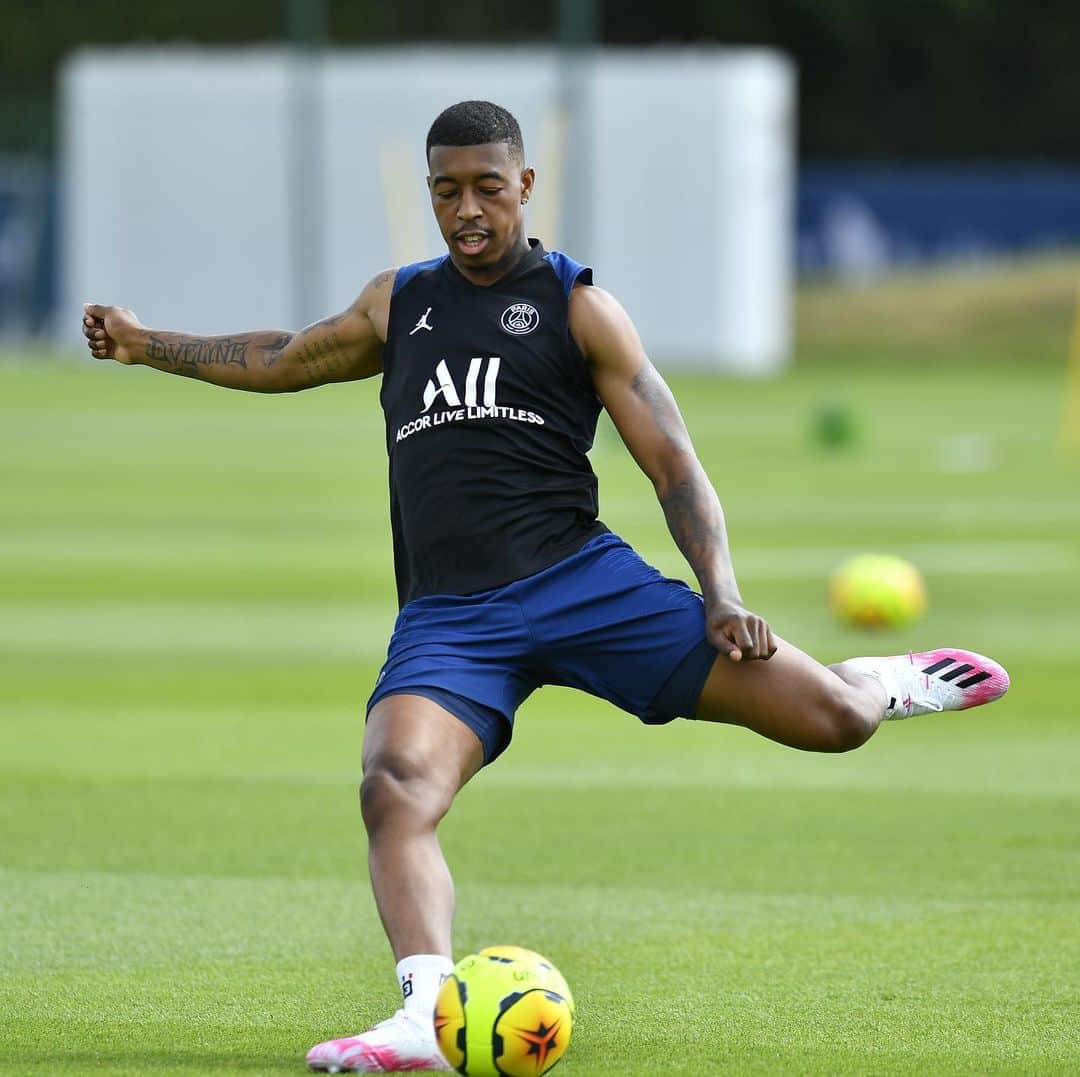 プレスネル・キンペンベさんのインスタグラム写真 - (プレスネル・キンペンベInstagram)「❤️💙 #LAFORCE」7月1日 4時26分 - kimpembe3