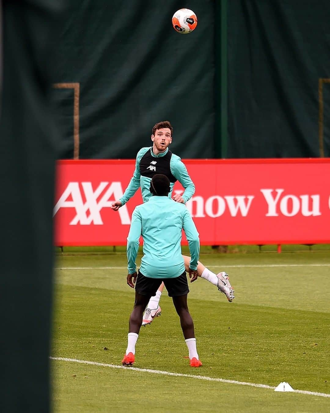 リヴァプールFCさんのインスタグラム写真 - (リヴァプールFCInstagram)「Preparing for Thursday 👊🔴 #LFC #LiverpoolFC #Training」7月1日 5時00分 - liverpoolfc