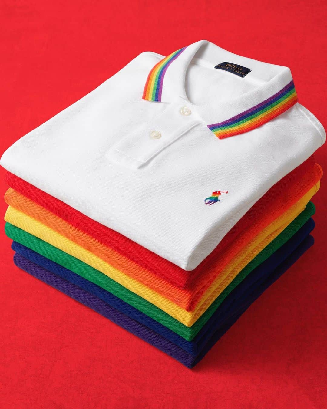 Polo Ralph Laurenさんのインスタグラム写真 - (Polo Ralph LaurenInstagram)「This year, we’re proud to continue our partnership with the @StonewallFoundation, an organization that prioritizes and lifts up those who experience the greatest vulnerability within the community.  100% of the purchase price of the Pride Polo shirt and 25% of the purchase price for the rest of the capsule will be donated to the Stonewall Community Foundation. @RalphLaurenFragrances has also made a donation of $10,000 to further support the LGBTQIA+ community and introduces limited-edition Ralph and #PoloRed fragrances.  Discover the #RLPride campaign and learn about our ongoing commitment to the LGBTQIA+ community via the link in bio.  #PoloRalphLauren #WeStandTogether」7月1日 5時02分 - poloralphlauren