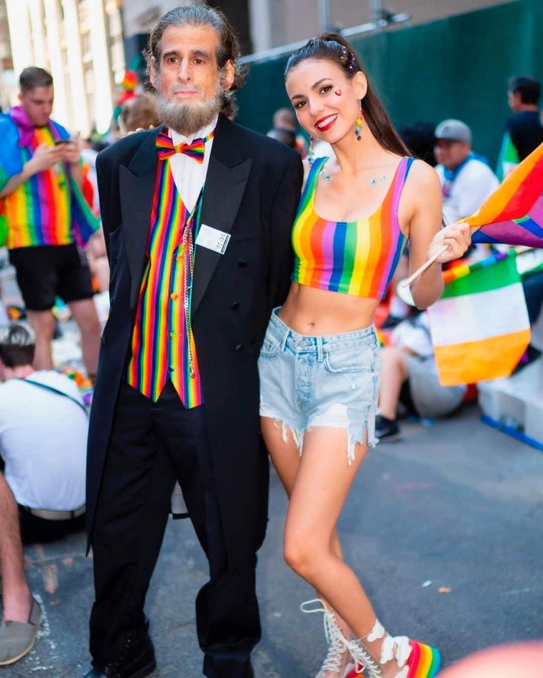 ヴィクトリア・ジャスティスさんのインスタグラム写真 - (ヴィクトリア・ジャスティスInstagram)「Since it’s the last day of #Pride month, I thought I’d share some fun moments from past pride parades in NYC 🌈🥰 I missed it so much this year!! It’s always the most joyous celebration and I will support the LGBTQ+ community til the day I die. Keep learning, keep posting, keep marching, and keep celebrating love❤️🧡💛💚💙💜 P.S. follow @amfar and join the fight to find a cure for AIDS!! 🙏🏼」7月1日 5時14分 - victoriajustice