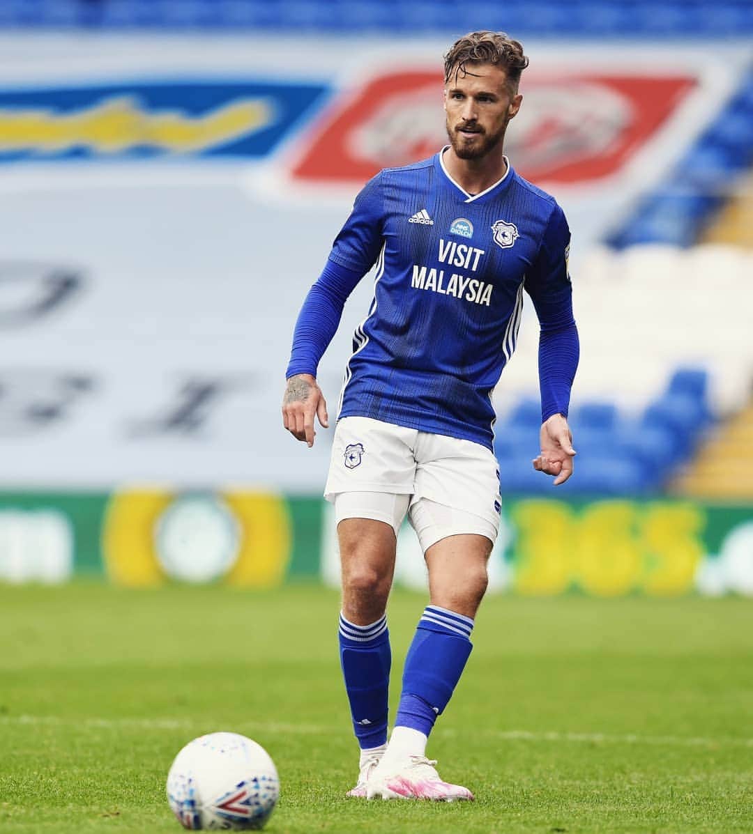 ジョー・ベネットのインスタグラム：「Abit of a 😒 game. But 7 from 9. Take it ⚽️💙 @cardiffcityfc」