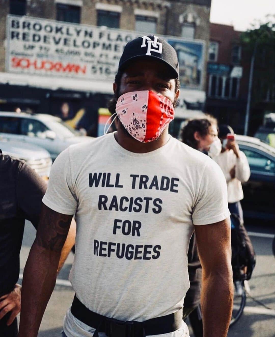Camila Coelhoさんのインスタグラム写真 - (Camila CoelhoInstagram)「“Trocaremos racistas por refugiados” #BLM」7月1日 5時21分 - camilacoelho