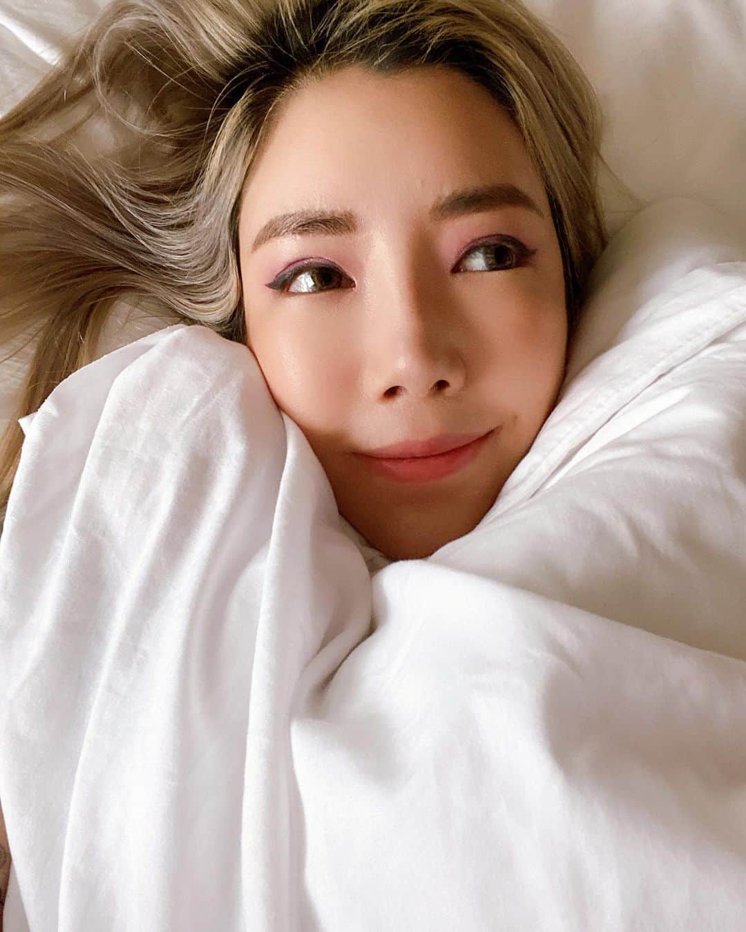 TOKiMONSTAさんのインスタグラム写真 - (TOKiMONSTAInstagram)「Guilty of resisting a rest. *drum roll* rly tho... a good nap is errrrrthang. Wake up after not sure if it’s been 2 hours or 2 days.」7月1日 5時47分 - tokimonsta