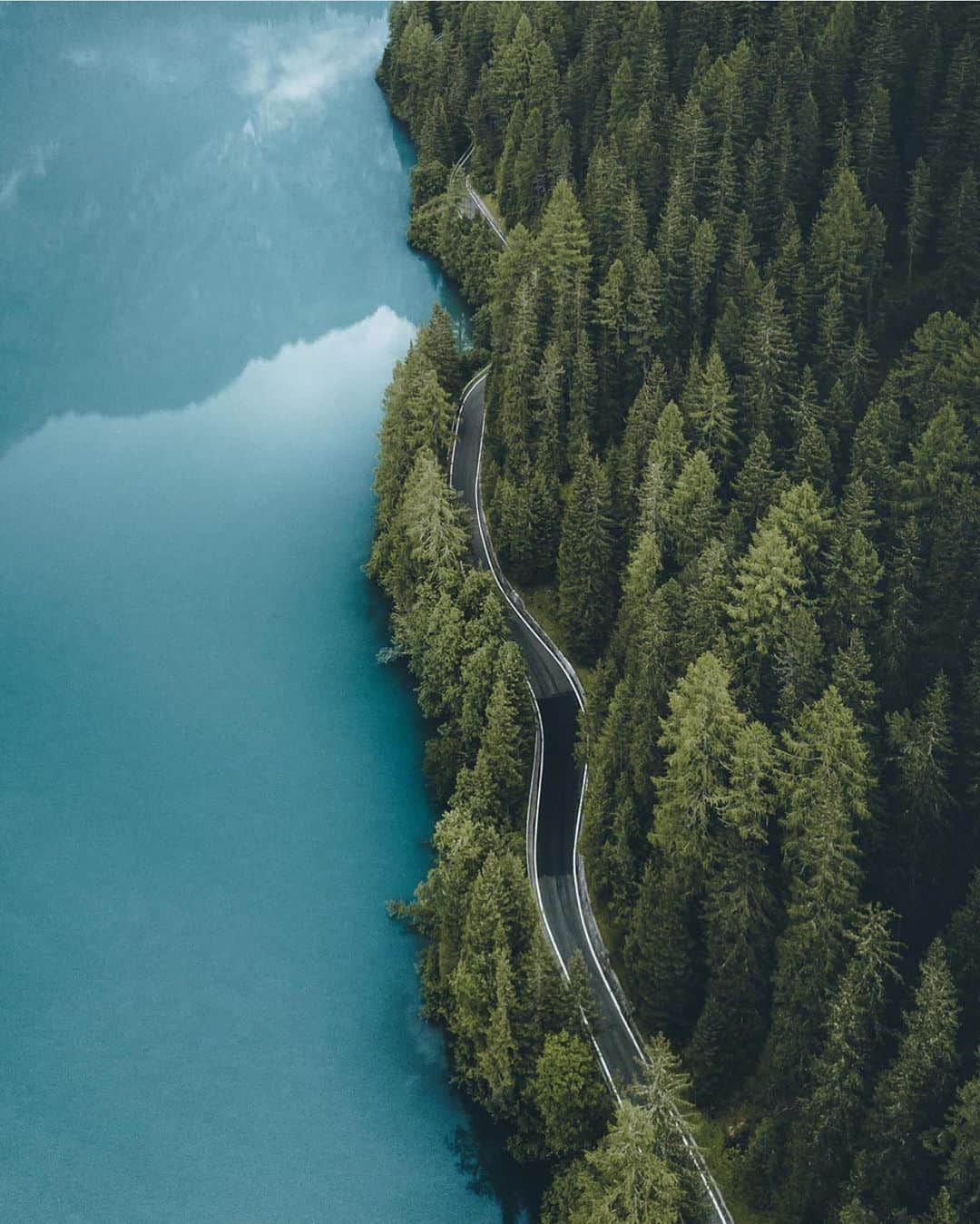 FOLKのインスタグラム：「It just feels good. So smooth. Photo by @fabian.huebner」