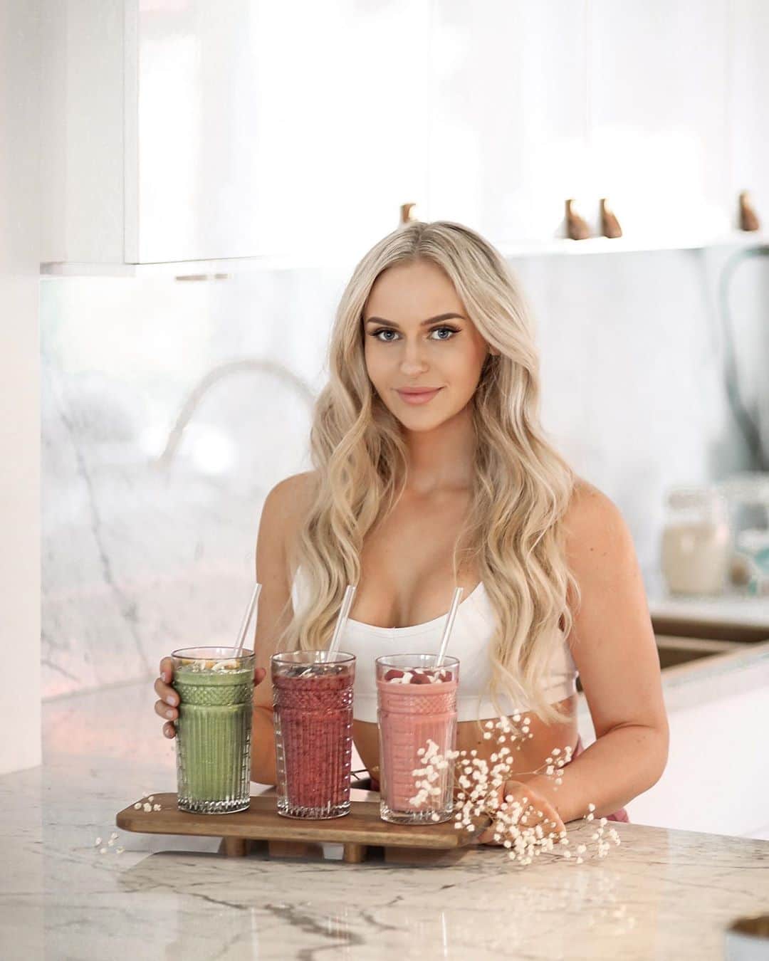 Anna Nyströmのインスタグラム：「✨GIVEAWAY✨ Win this healthy package with - Acai powder, Green Mix powder, Spirulina powder & Rose Hip powder from @svenskhalsokost 💗 Perfect for delicious summer smoothies & bowls! ⁣ ⁣ To enter:⁣ 1️⃣ Follow me @annanystrom  2️⃣ Follow @svenskhalsokost  3️⃣ Tag a friend! ⁣ ⁣ I will announce the 3 winners on July 4th at 16:00 (CET) on my story 🤗⁣ ⁣ Note: Sweden only, you need an open profile & be over 18 years old (certain taxes may apply).」