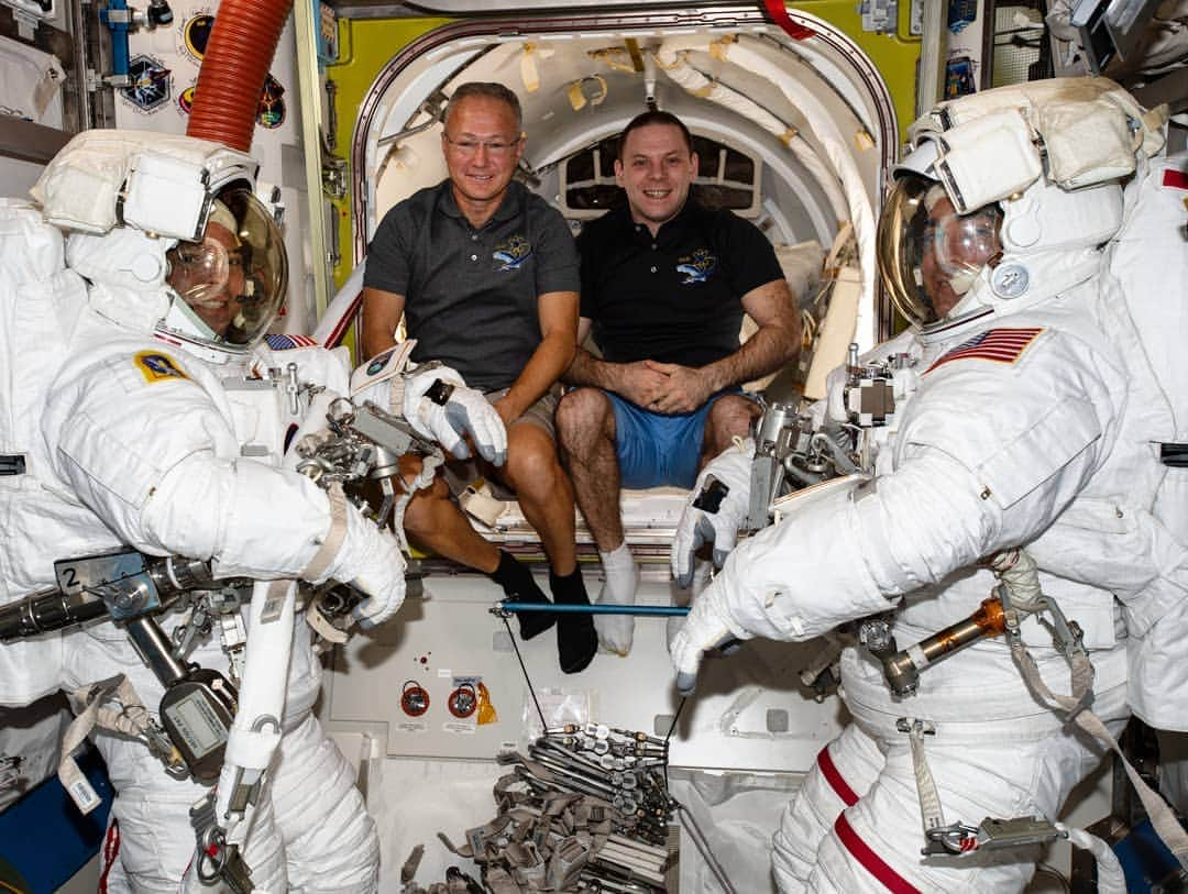 国際宇宙ステーションさんのインスタグラム写真 - (国際宇宙ステーションInstagram)「Spacewalkers Bob Behnken (far left) and Chris Cassidy (far right) are suited up with assistance from Expedition 63 Flight Engineers Doug Hurley (middle left) and Ivan Vagner (middle right) ahead of their June 26 spacewalk.  #nasa #astronaut #roscosmos #cosmonaut #suit #spacesuit #walk #spacewalk #international #space #station」7月1日 6時06分 - iss