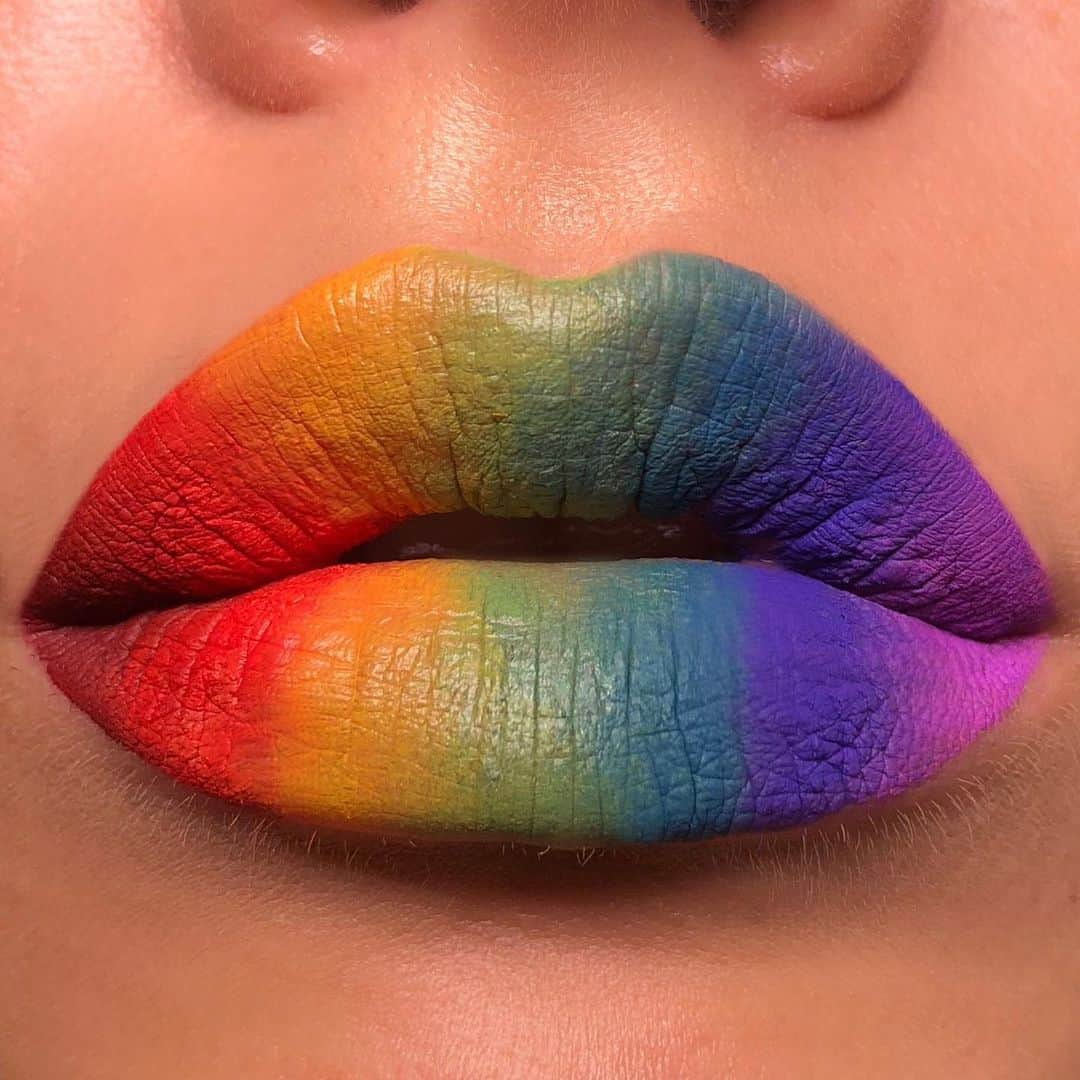 Smashboxのインスタグラム：「Keeping #Pride2020 in our hearts. Committed to inclusivity today and every day. 🌈​⁣⁣ ⁣⁣ ​⁣⁣ ⁣⁣ Product Featured: Bold Cover Shot Palette (50% off RN at Smashbox.com)⁣⁣ MUA/Model: @lucygarland」