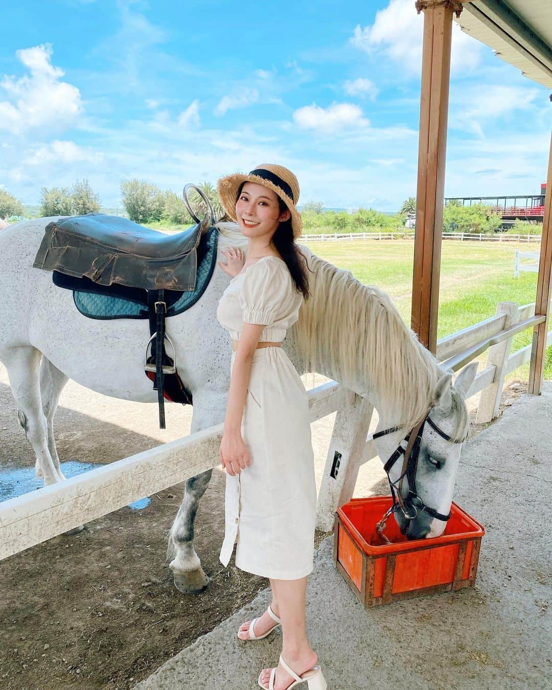 張香香のインスタグラム：「跟我的馬馬撞衫😳🤣 那天發限動就好多人問 我說改天會發篇文介紹 現在不只介紹還要報好康給妳們😚 套裝限量五名有甜甜價1380 要搶要快喲💕 👗/ @unknown16148」
