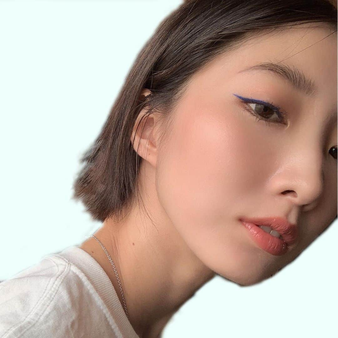 飯島望未さんのインスタグラム写真 - (飯島望未Instagram)「💙💙💙 @chanel.beauty  Foundation: LES BEIGES N ° 10 Face powder: LE BEIGES illuminating powder Sand  Hight light: LES BEIGES highlighting fluid Pearly glow  Eyeshadow: LES BEIGES PALETTE Warm  Eyebrow : LA PALETTE SOURCILS #03 dark  Eyeliner: LE LINER DE CHANEL #526 Bleu Cobalt  Blush and lips: ROUGE COCO FLASH #116 EASY」7月1日 17時46分 - nozo0806