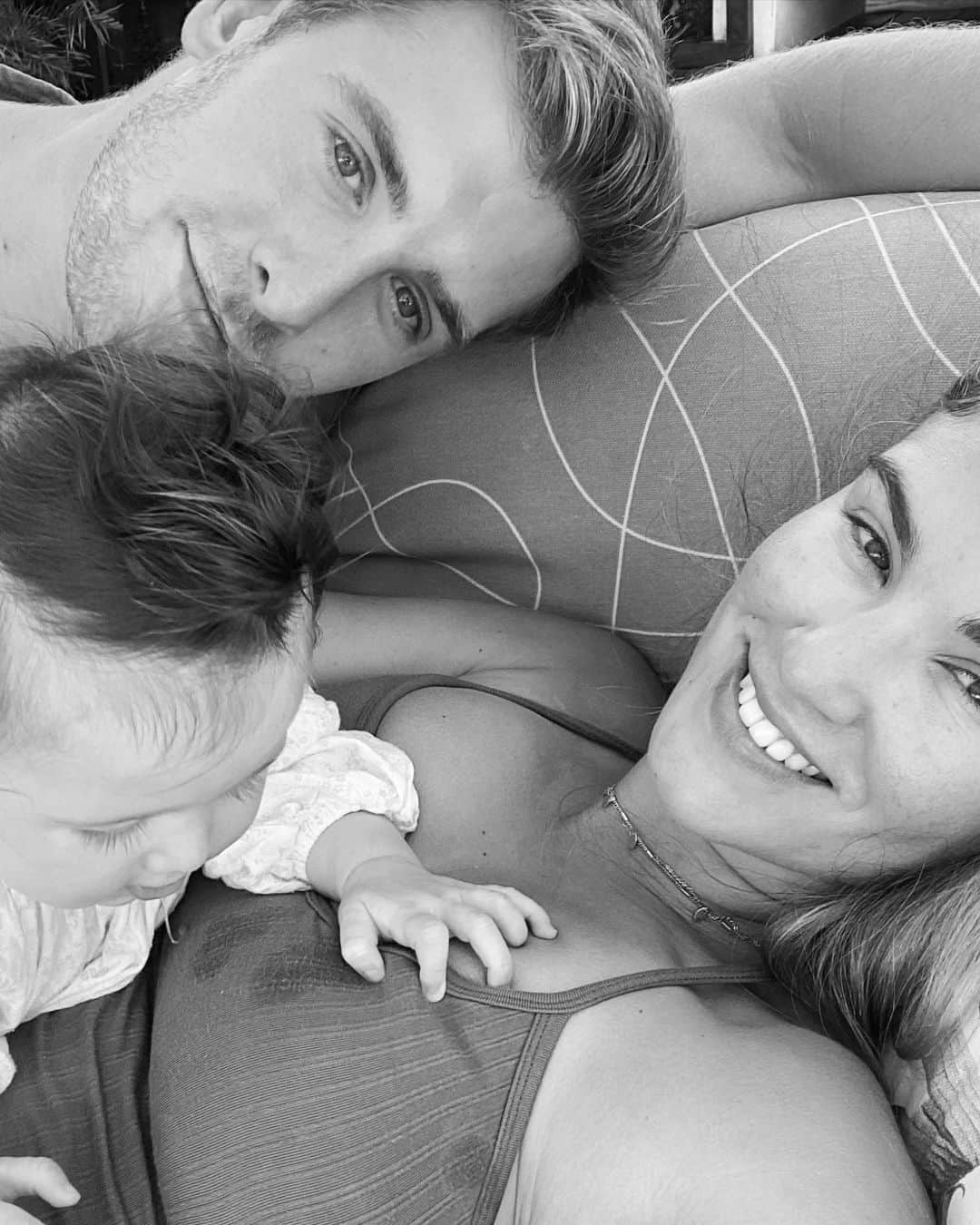エイミー・ウィラートンのインスタグラム：「Sooo many of are asking why I would want to #relactate after I mentioned it on my stories the other day.... the answer is because firstly I genuinely miss #breastfeeding and only stopped because Dem preferred a bottle and my family all wanted to feed her so I felt selfish. Months have past , and I still feel the same way - which is when I realised it meant too much to me just to keep saying ‘oh well, next time’ ... Firstly I think this uncertain time has showed us there isn’t always a next time , and actually I have a young baby still ! So when I started researching #relactation and realised it WAS POSSIBLE !! Well I knew I had to try it ( terrible timing with lockdown now being nearly over I know 🤣🤣) ... so my action plan .... I have sought counsel through @medela_uk who have provided incredible advice 🙏 I have bought a book ( relactation by @lucy.ruddle.ibclc )📚 increased my skin to skin, and started hand expressing. I am facing 2 problems , a low to near no supply and a baby that refuses to latch .... however there are some INCREDIBLE stories of adopting families and same sex couples who have managed to establish breastfeeding despite not being the one that carried the baby so it’s shows it’s entirely possible and I have a massive advantage as I’m not starting from scratch like many others. I will try to document but as always as a #firsttimemum I’m always scared to dish out advice before I’ve really done it as everything is a first 😅 ... all I can say is if you feel the same as me , research , stay positive and know that it’s possible - it’s going to take hard work and determination and hey I might not suceed but I’m guna have a damn good try 💪#strongwomen #dontletjudgementstopyou PS thank you to all of you that reached out and sent me advice , links and support!! Thank you xxx」