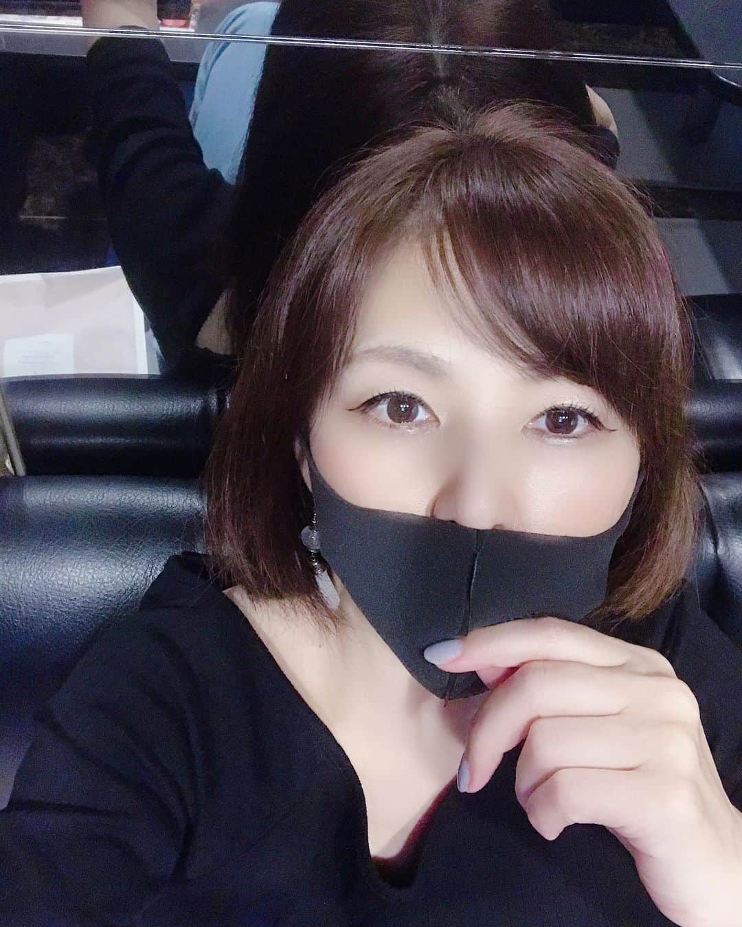 富岡美羽のインスタグラム：「#ラジオ番組オバスト 聴いてくれてありがとう❣️ 早速沢山感想頂いたよ😆✨  今日は朝から打ち合わせをして、その後は歌のレッスンを少々🎙♬ 今日も無理をしない無理をしない☺️ そろそろ帰ろう。  もう直ぐ癌治療が始まります。 絶対完治してみせる！！  ＃癌治療 ＃富岡美羽」