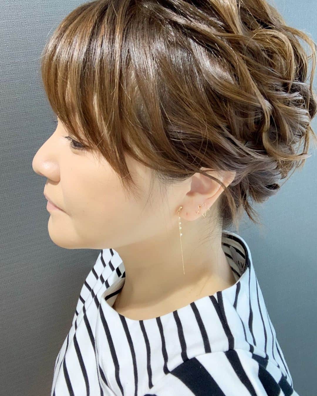 中澤裕子のインスタグラム：「🎐🎐 今日も髪アップにしてもらって 涼しい  この後まもなく 生放送  広島のみなさん よろしくお願いします  テレビ派 １６時５０分〜  #広島 #テレビ派  #絶対自分ではできない #ヘアアレンジ」