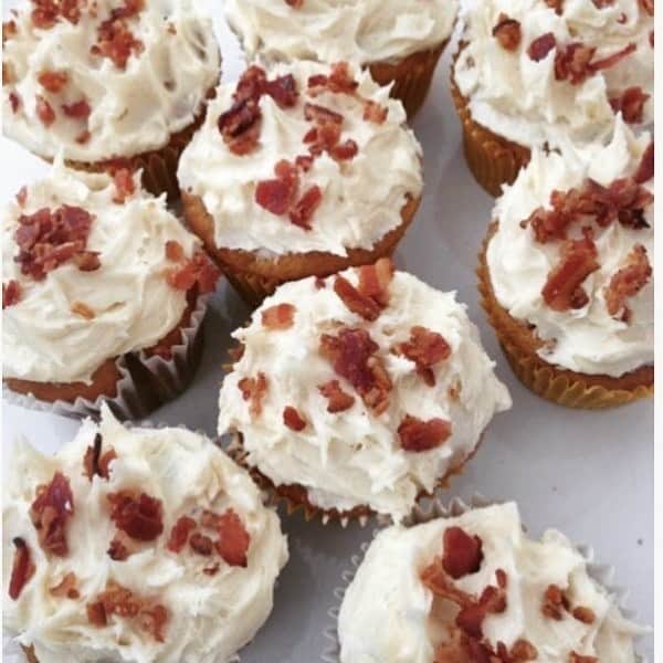 ナイジェラ・ローソンさんのインスタグラム写真 - (ナイジェラ・ローソンInstagram)「‪It’s #CanadaDay and that can mean only one thing: #recipeoftheday is Maple Buttercream Cupcakes with Bacon Sprinkles! ‬ .  And to get the recipe, click on link in bio.  To clarify, proceed as follows: tap on my name, which will take you to a page that has a link on it that says www.nigella.com/instagram. When you click on this link, it will take you to a page of photographs: click on the photograph of the recipe in question!」7月1日 16時32分 - nigellalawson