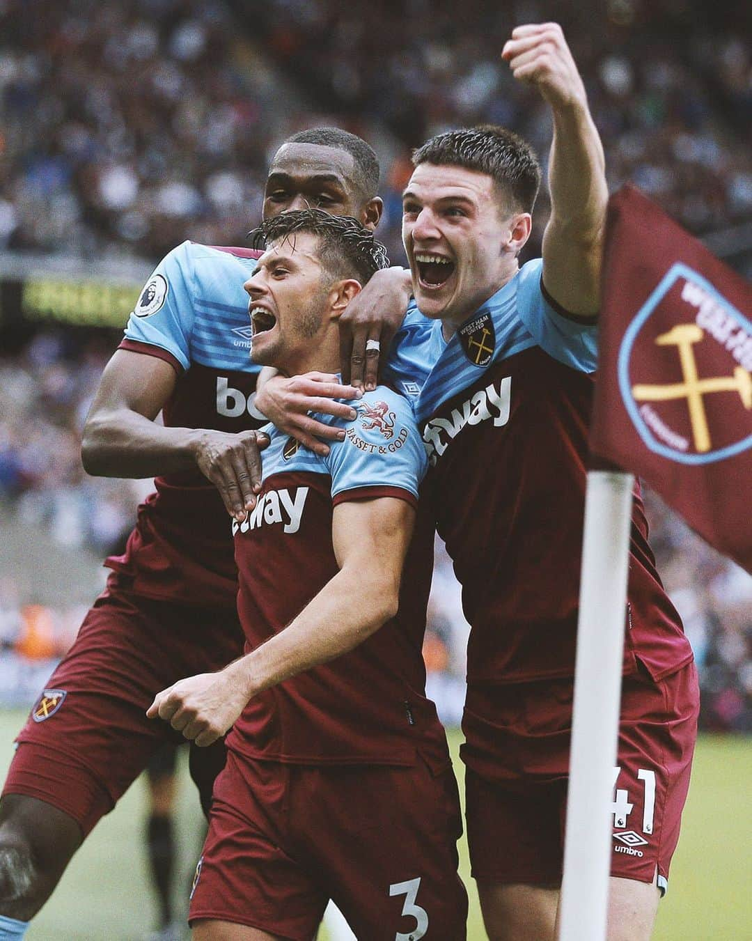 ウェストハム・ユナイテッドFCさんのインスタグラム写真 - (ウェストハム・ユナイテッドFCInstagram)「Matchday... COME ON YOU IRONS!!! ⚒」7月1日 16時45分 - westham