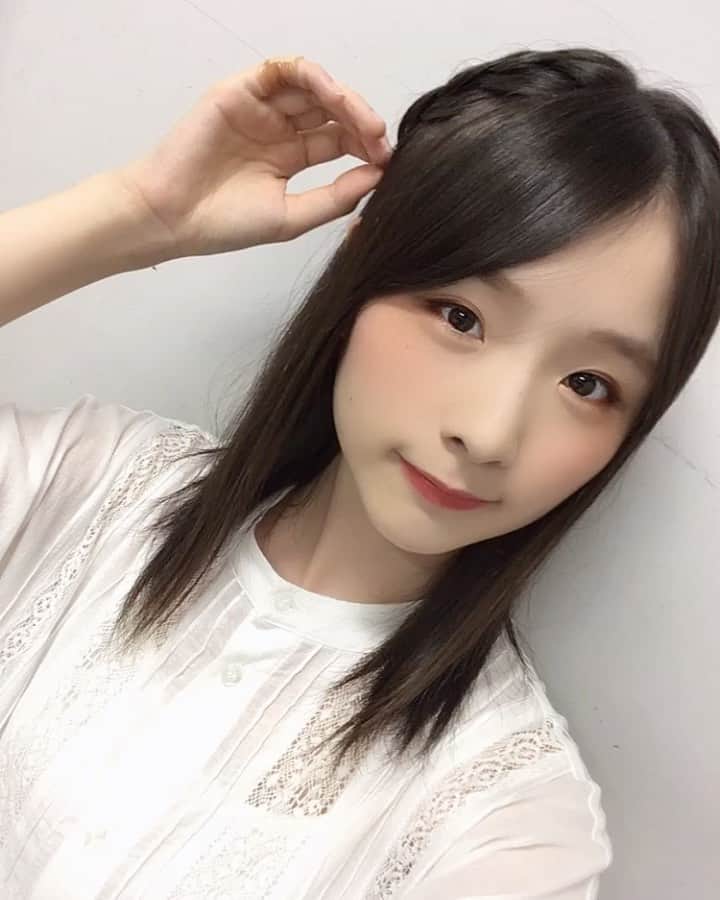のインスタグラム：「髪可愛くしてもらいました🙂 #三つ編み #ハーフアップ」