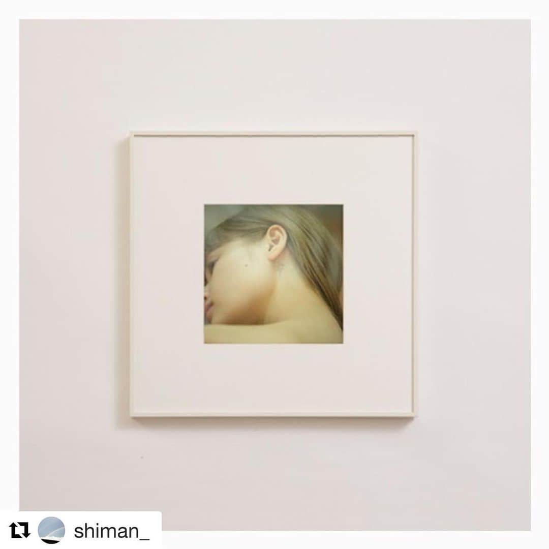エイミーのインスタグラム：「#Repost @shiman_  ・・・ @poxn との共作。@artidoud のチャリティコラボレーションに参加させていただきました。ヘアメイク平川さんとamyに協力していただき製作しました。 #artidoud」