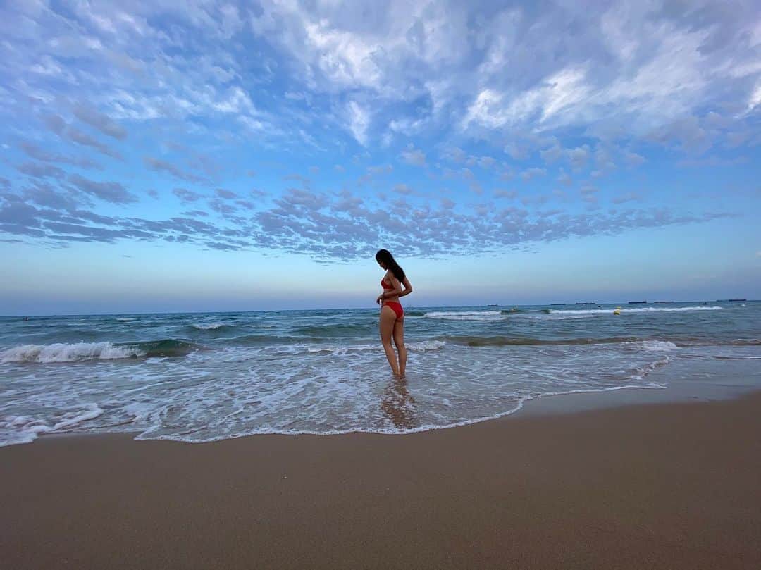 上枝恵美加さんのインスタグラム写真 - (上枝恵美加Instagram)「Hello July🌻 ． ． #nofilter #mediterranean #地中海 #playa #beach #summer #japanesegirl #bikini #sea #sky」7月1日 16時57分 - emika_kamieda