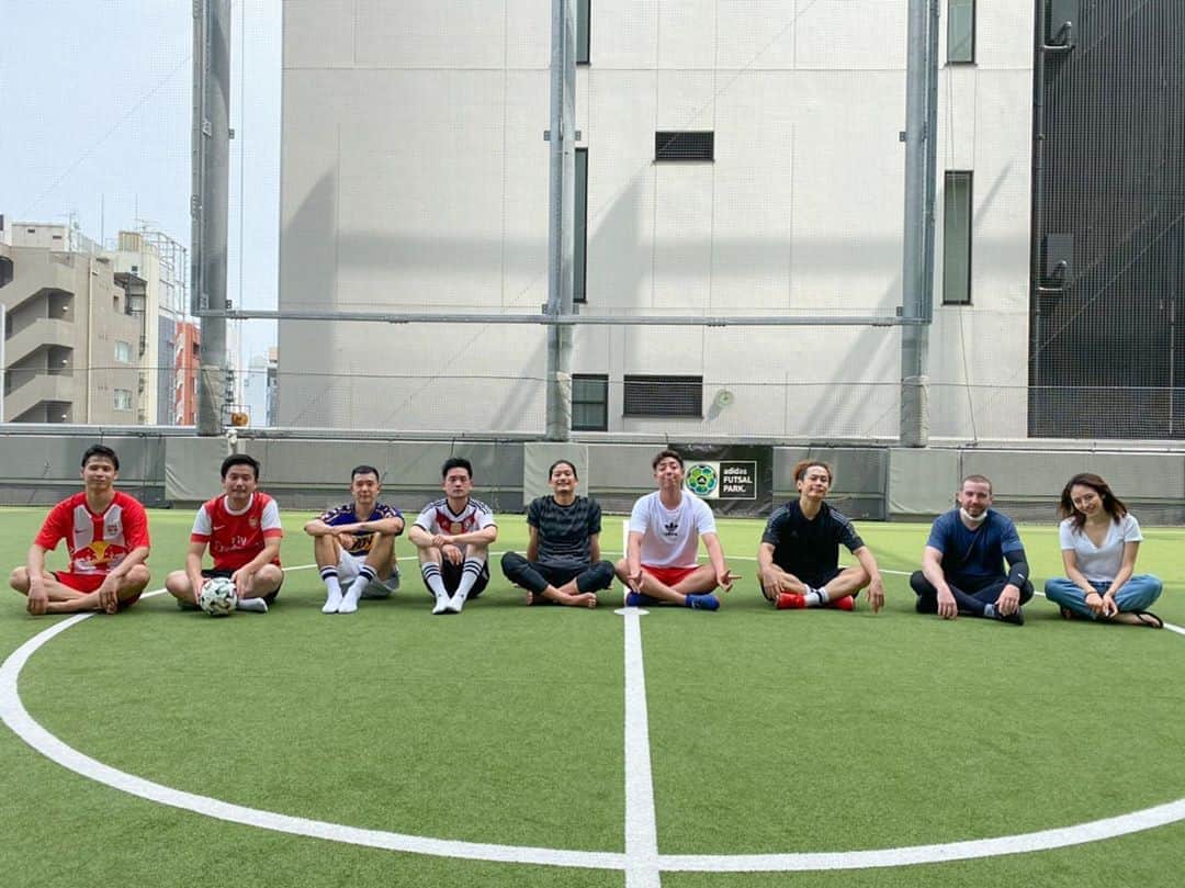 Achiのインスタグラム：「先日のフットサル⚽️ 異業種な方々との、とても貴重で何より楽しい時間でした🙏🏻 . @keijsugimoto 君今回もありがとう👍🏻✨ . #サッカー好き」