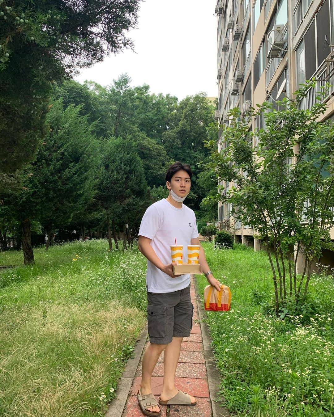 アン・スンファンのインスタグラム：「#braveon_official  BRAVEON  https://smartstore.naver.com/braveon   #braveon #친구가만듦 #이렇게해서두번올리게하려고#장사꾼 #빅피쳐 #담부턴광고비받는다 #맥도날드트리플치즈버거사랑해요」