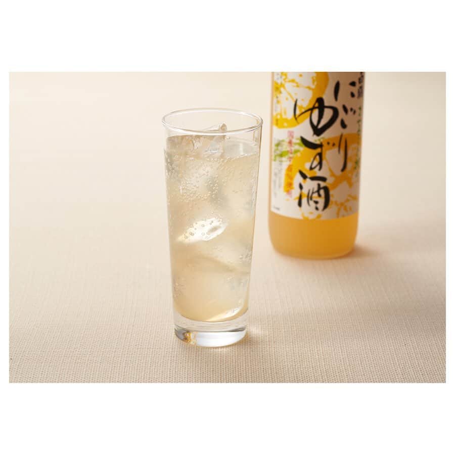 白鶴酒造株式会社さんのインスタグラム写真 - (白鶴酒造株式会社Instagram)「【ソーダ割り】 蒸し暑い日が続いているので、シュワっと爽やかな飲み物が欲しくなりませんか？  「Soda Style」では、当社のリキュールとソーダのオススメの比率をご紹介しています。 http://www.hakutsuru.co.jp/sodastyle/  そんなオススメリキュールのセット商品が、いい白鶴ネットショップでは、7月31日（金）まで10％OFF！ この機会をぜひお見逃しなく！ ▼いい白鶴ネットショップ　「Sodastyle～ソーダ割りおすすめ商品～」ページ https://www.e-hakutsuru.com/category/202007  #日本酒 #白鶴 #hakutsuru #japan #神戸 #kobe #酒 #sake #japanesesake #japaneseculture #灘五郷 #lovehyogo #lovekobe #insta_higashinada #ソーダ割り #ソーダ #炭酸 #リキュール #梅酒 #ゆず酒 #炭酸割り」7月1日 17時20分 - hakutsuru_official