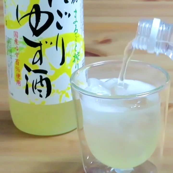 白鶴酒造株式会社のインスタグラム：「【ソーダ割り】 蒸し暑い日が続いているので、シュワっと爽やかな飲み物が欲しくなりませんか？  「Soda Style」では、当社のリキュールとソーダのオススメの比率をご紹介しています。 http://www.hakutsuru.co.jp/sodastyle/  そんなオススメリキュールのセット商品が、いい白鶴ネットショップでは、7月31日（金）まで10％OFF！ この機会をぜひお見逃しなく！ ▼いい白鶴ネットショップ　「Sodastyle～ソーダ割りおすすめ商品～」ページ https://www.e-hakutsuru.com/category/202007  #日本酒 #白鶴 #hakutsuru #japan #神戸 #kobe #酒 #sake #japanesesake #japaneseculture #灘五郷 #lovehyogo #lovekobe #insta_higashinada #ソーダ割り #ソーダ #炭酸 #リキュール #梅酒 #ゆず酒 #炭酸割り」