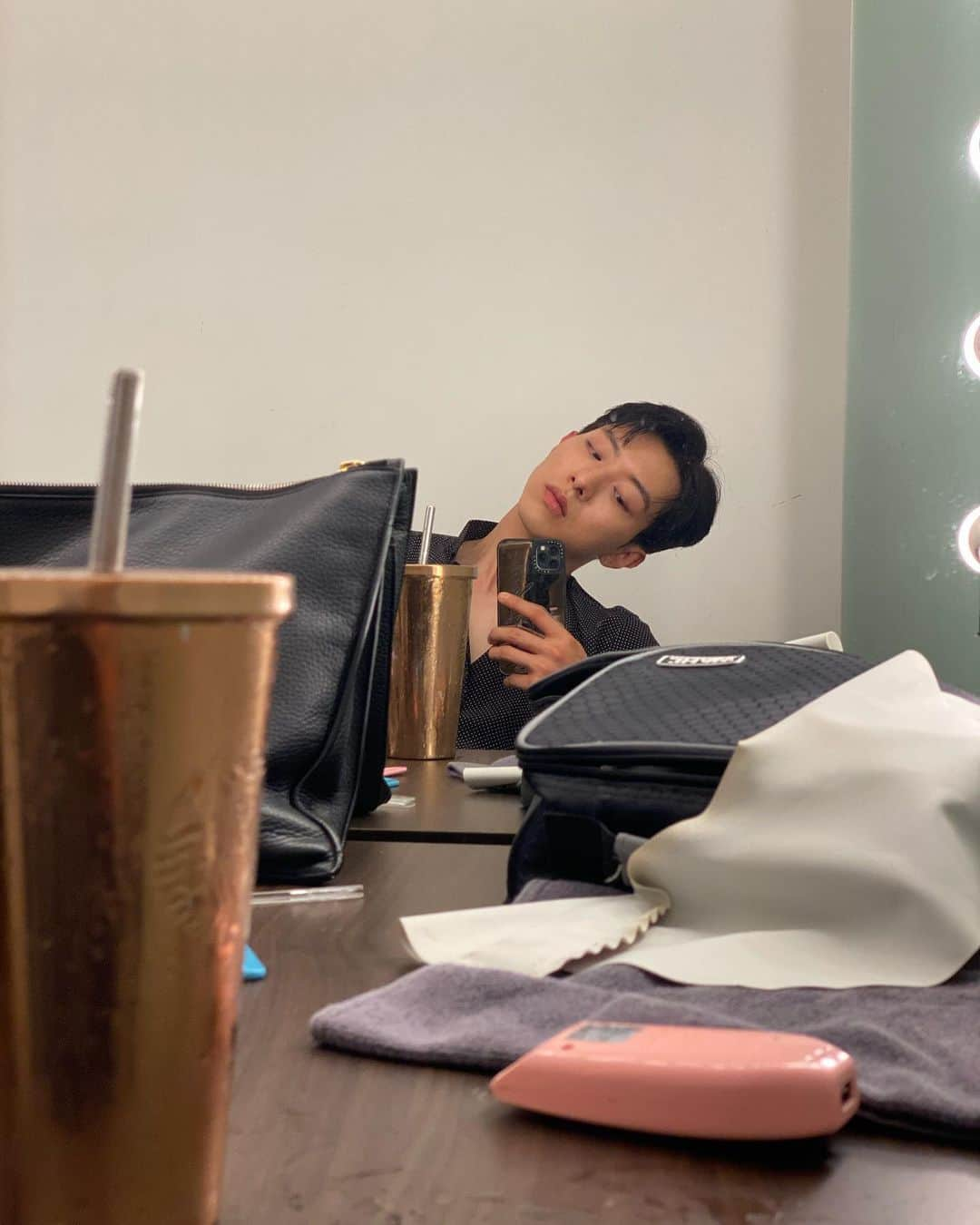 イ・ジョンシンさんのインスタグラム写真 - (イ・ジョンシンInstagram)「빼꼼」7月1日 17時20分 - leejungshin91