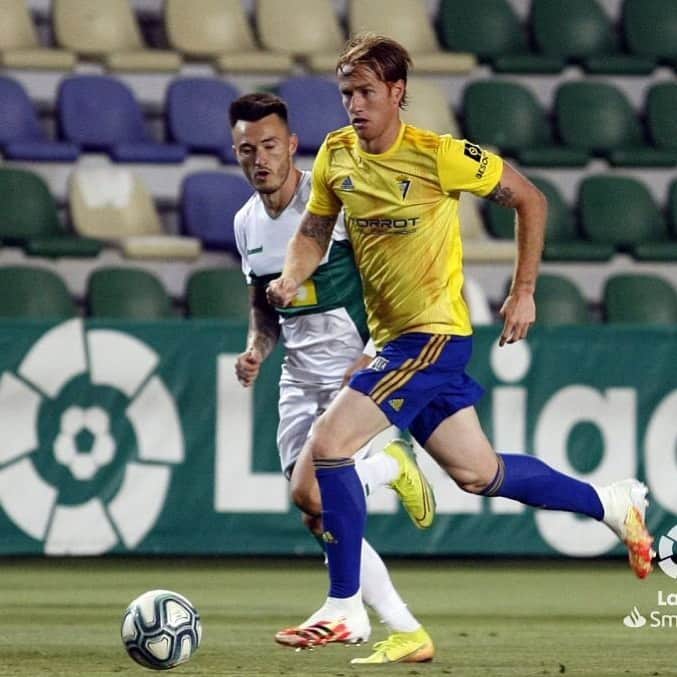 アレハンドロ・フェルナンデス・イグレシアスのインスタグラム：「No es el mejor resultado. Pero si algo nos hemos ganado durante el año, es confianza. Y personalmente, confío mucho en mi equipo.   Ahora más que nunca hay que estar UNIDOS💛💙」
