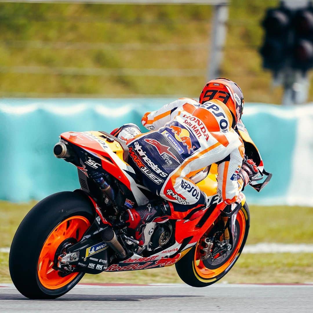 レプソル・ホンダのインスタグラム：「Just a classic #WheelieWednesday」