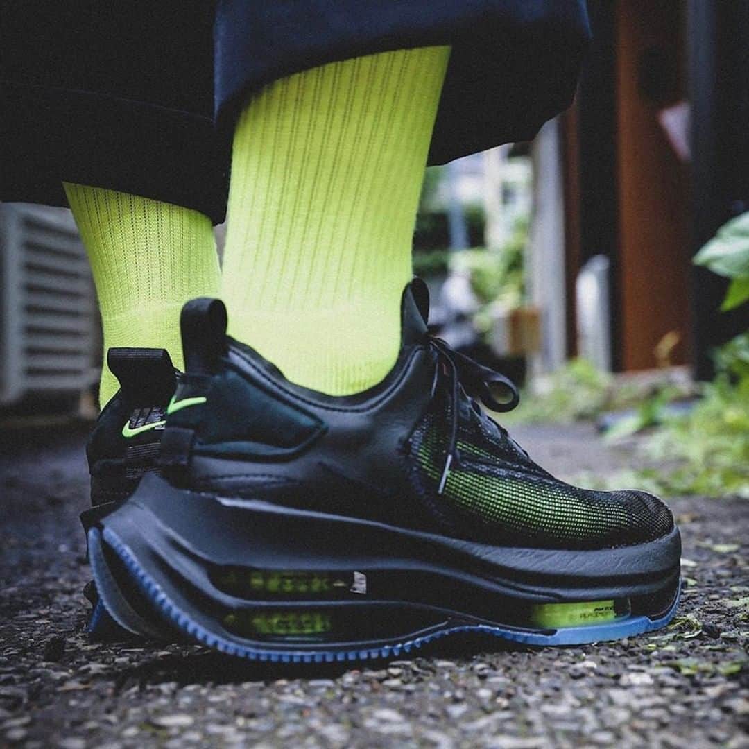 Sneaker Newsさんのインスタグラム写真 - (Sneaker NewsInstagram)「The Nike Zoom Double Stacked will officially launch on July 2nd in black/volt. Tag someone who needs that extra push in height 🤣  Link in bio for full details!」7月1日 9時00分 - sneakernews
