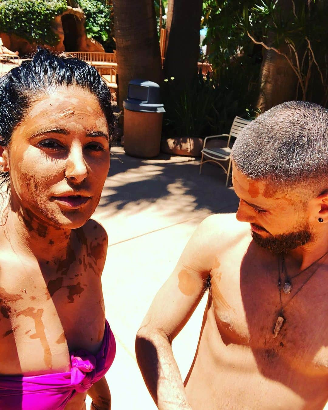 Nargis Fakhri さんのインスタグラム写真 - (Nargis Fakhri Instagram)「Make sure to detox your life every once in awhile. Out with the old & bringing in the new. #redclaymudbath great for detoxing & healing the skin. #vitamind good to feel good and boost that immune system. Had a great day with @tyleraryai & my momma at @glenivy_spa  . . . . . . . #hotsprings #glenivyhotsprings #detox #relax #rejuvinate #bestfriends #mymom #mud #selfcare #spa #spaday #health #healthyliving」7月1日 9時10分 - nargisfakhri