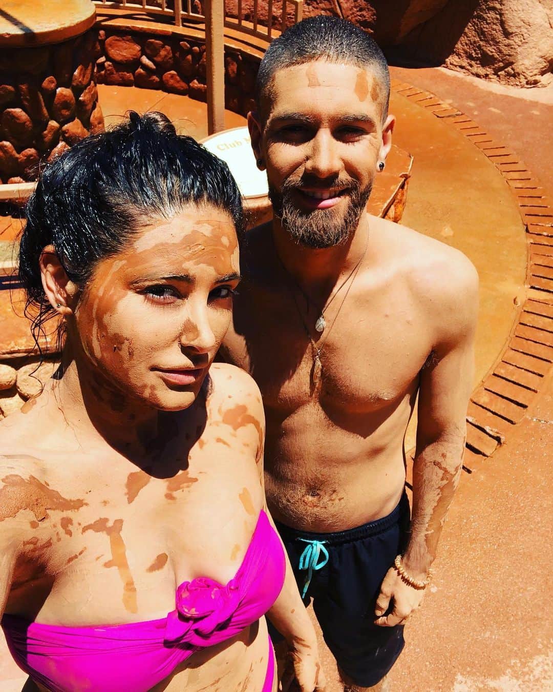 Nargis Fakhri さんのインスタグラム写真 - (Nargis Fakhri Instagram)「Make sure to detox your life every once in awhile. Out with the old & bringing in the new. #redclaymudbath great for detoxing & healing the skin. #vitamind good to feel good and boost that immune system. Had a great day with @tyleraryai & my momma at @glenivy_spa  . . . . . . . #hotsprings #glenivyhotsprings #detox #relax #rejuvinate #bestfriends #mymom #mud #selfcare #spa #spaday #health #healthyliving」7月1日 9時10分 - nargisfakhri