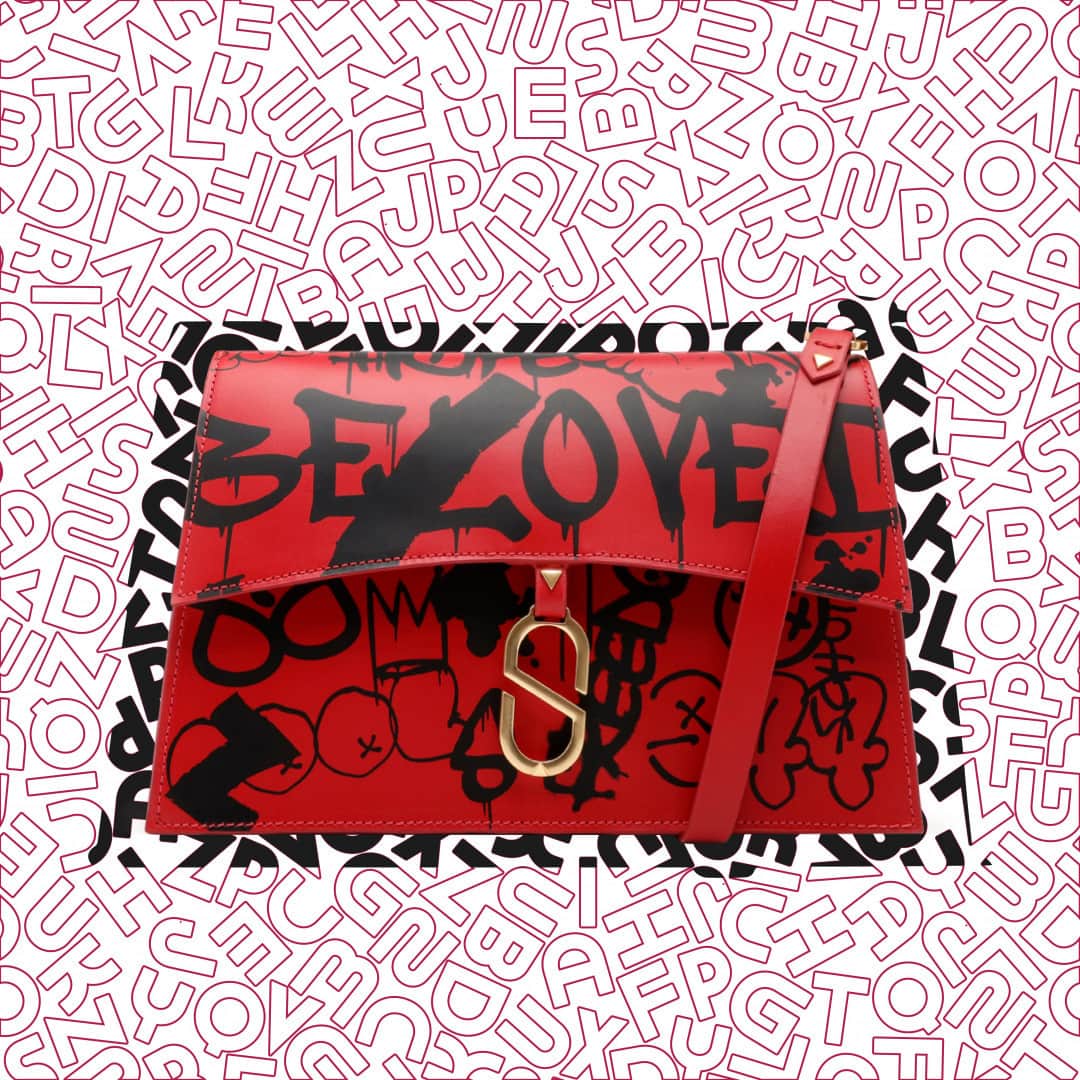 Schutzのインスタグラム：「MUST HAVE: CROSSBODY "A TO Z" STREET RED ❤️ #newin #schutzatoz」
