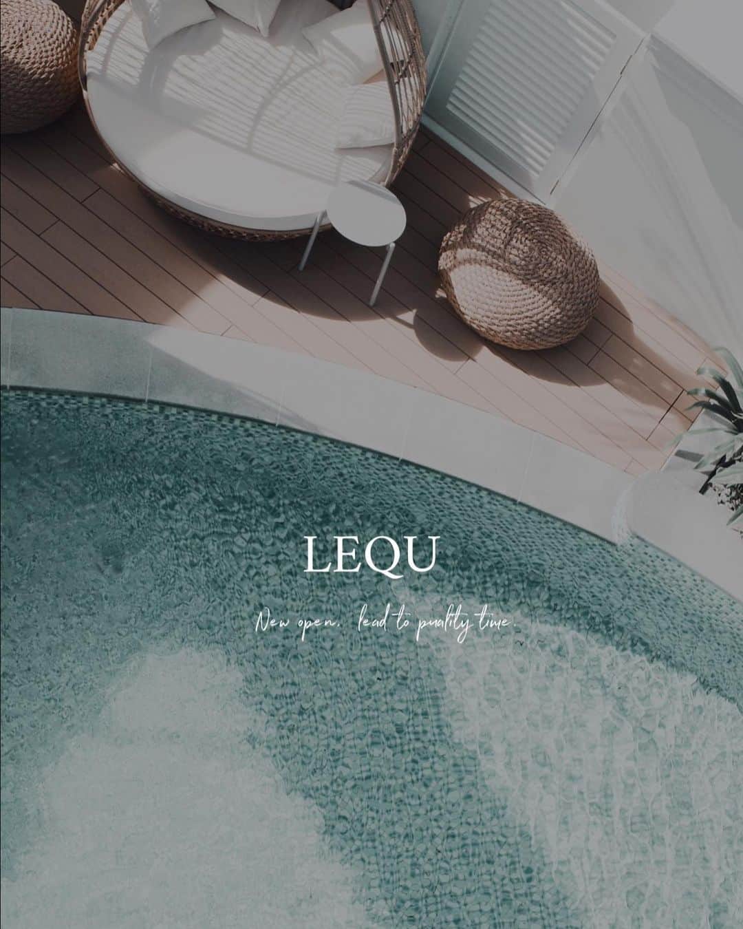 島野ミキさんのインスタグラム写真 - (島野ミキInstagram)「・ ・ 📍 @lequ_okinawa  取材でお伺いさせてもらった 今年openしたばかりの北谷にあるホテル"LEQU" プールがインフィニティプールになっていて ここから見る夕日は絶景でした。 ジャグジーや素敵なバーもついていて 何よりデザインがオシャレ。 しかも来月にプール付きの部屋が別館でopenするらしい✨ 今度はそっちも泊まってみたい🤤❤️ 部屋の模様は動画も後ほどupします！ ・ ・ #日本旅行 #国内旅行 #旅行#旅#旅行好きな人と繋がりたい #沖縄#沖縄旅行#家族旅行#ホテル#レクー沖縄北谷スパリゾート#北谷#プール#pool #LEQU#okinawajapan#okinawatrip#okinawa#family#mountains#mountain#nature#lifestyle#lowstyle#trip#travel#traveler#japan」7月1日 9時27分 - miki_shimano