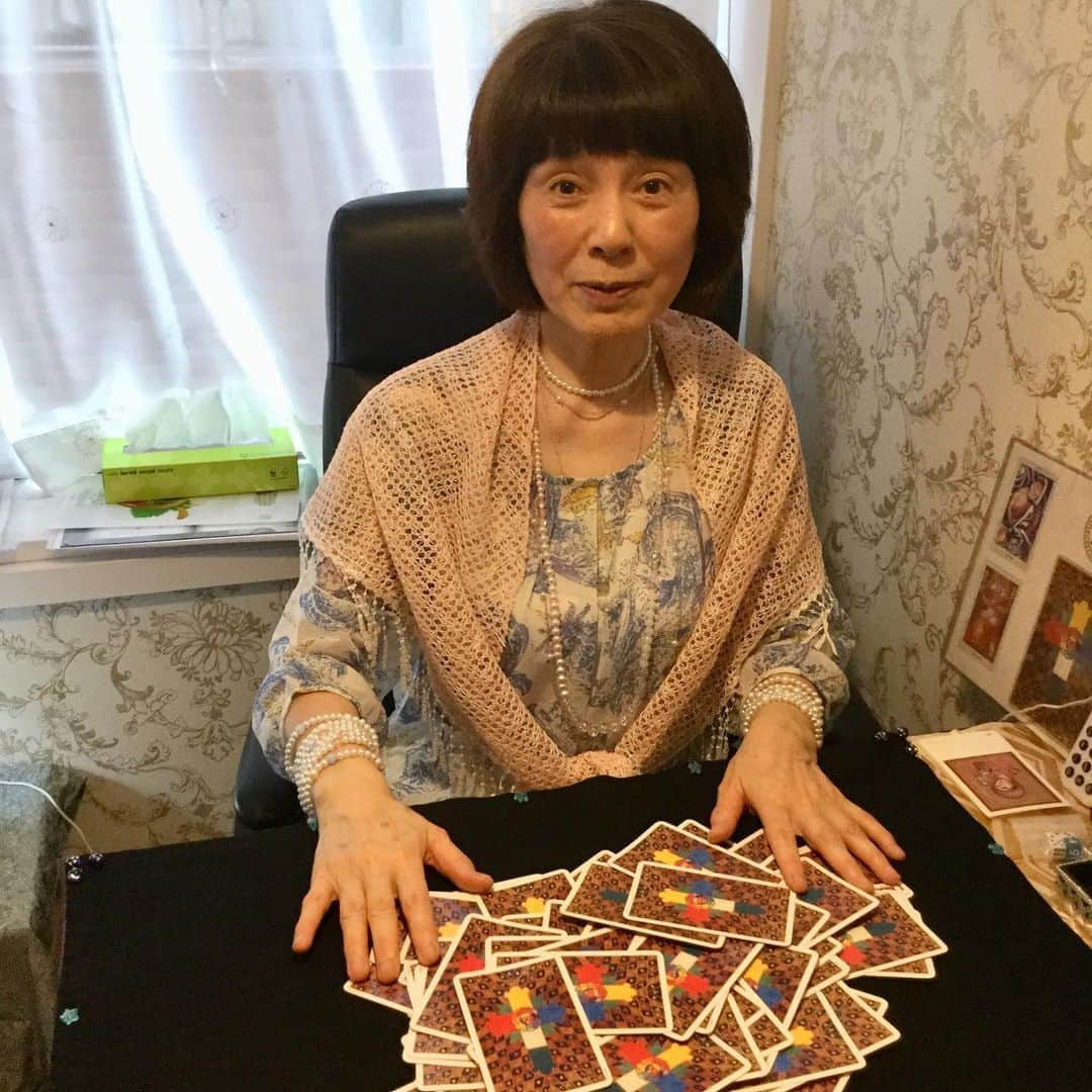 千里眼　東京さんのインスタグラム写真 - (千里眼　東京Instagram)「【占い館🔮東京千里眼】 新宿西口店  気持が落ち込む。 何もやる気が起きない。 泣きたい気分だけど、何で泣きたいのかさえ、もう分からない。 もう、やだ…。 生きてるのツライ。  貴方の心を軽くする、お手伝いをさせて下さい。 tokyo.senrigan.info  ◆電話050-2018-3433  #占い #新宿西口店#東京 #渋谷 #新宿 #表参道 #池袋 #気持ち #落ち込む #悲しい #泣きたい #涙 #泣 #ぴえん #イライラ #モヤモヤ #グズグズ #グチグチ #夫婦喧嘩 #家庭内別居 #コロナ離婚 #仕事 #転職 #金運 #恋愛運 #復縁 #片思い #ライバル #デート #告白」7月1日 9時57分 - tokyo.senrigan