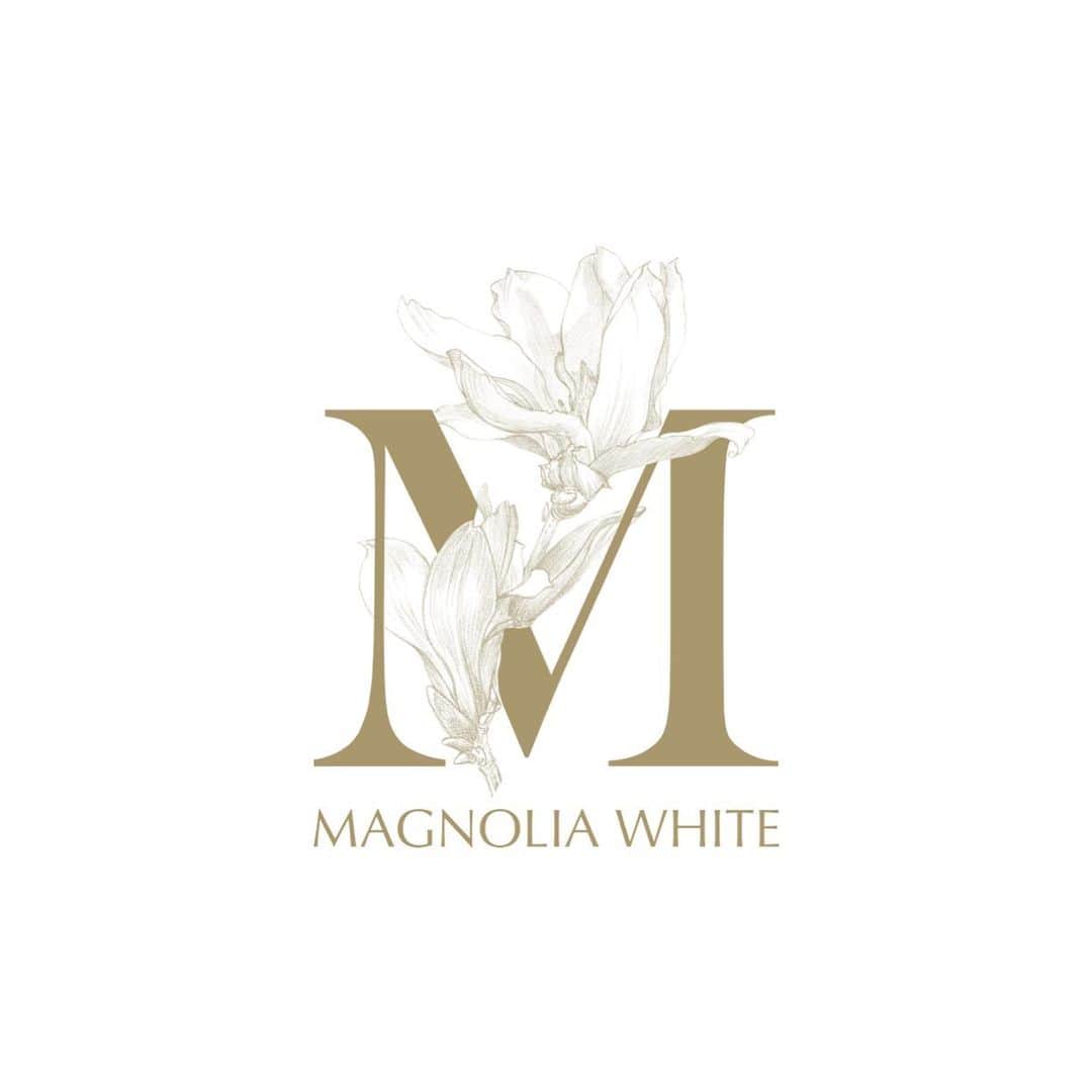 Magnolia Whiteさんのインスタグラム写真 - (Magnolia WhiteInstagram)「MAGNOLIA WHITEから7月のドレスサロン営業時間についてお知らせです。﻿ ﻿ MAGNOLIA WHITEはお客様とクルー（従業員）の安全、そして新型コロナウイルス感染拡大防止への社会的責任を第一に考え、運営について以下の通り決定いたしましたのでお知らせいたします。﻿ ﻿ ﻿ ﻿ 1．実施内容﻿ 7/1（水）以降も平日は短縮営業とさせていただきます。﻿ ﻿ ※お客様のご来店が集中しないよう、ご来店組数を調整してご案内いたします。﻿ なお、挙式・披露宴のお日にちが近いお客様より順次ご案内をさせていただきます。﻿ ﻿ 2．対象ドレスサロン﻿ MAGNOLIA WHITE omotesando﻿ 平日12:00〜19:00/土日祝10:00〜19:00﻿ ﻿ MAGNOLIA WHITE shinsaibashi﻿ 平日11:00〜17:00/土日祝10:00〜19:00﻿ ﻿ ﻿ 3.実施お問い合わせ先﻿ 実施期間は、ブランドHP内のお問い合わせフォームより各ドレスサロンへご連絡をいただき次第、順次対応いたします。﻿ ﻿ MAGNOLIA WHITE（ https://jp.magnolia-white.com/contact/ ）﻿」7月1日 10時28分 - magnoliawhite_official